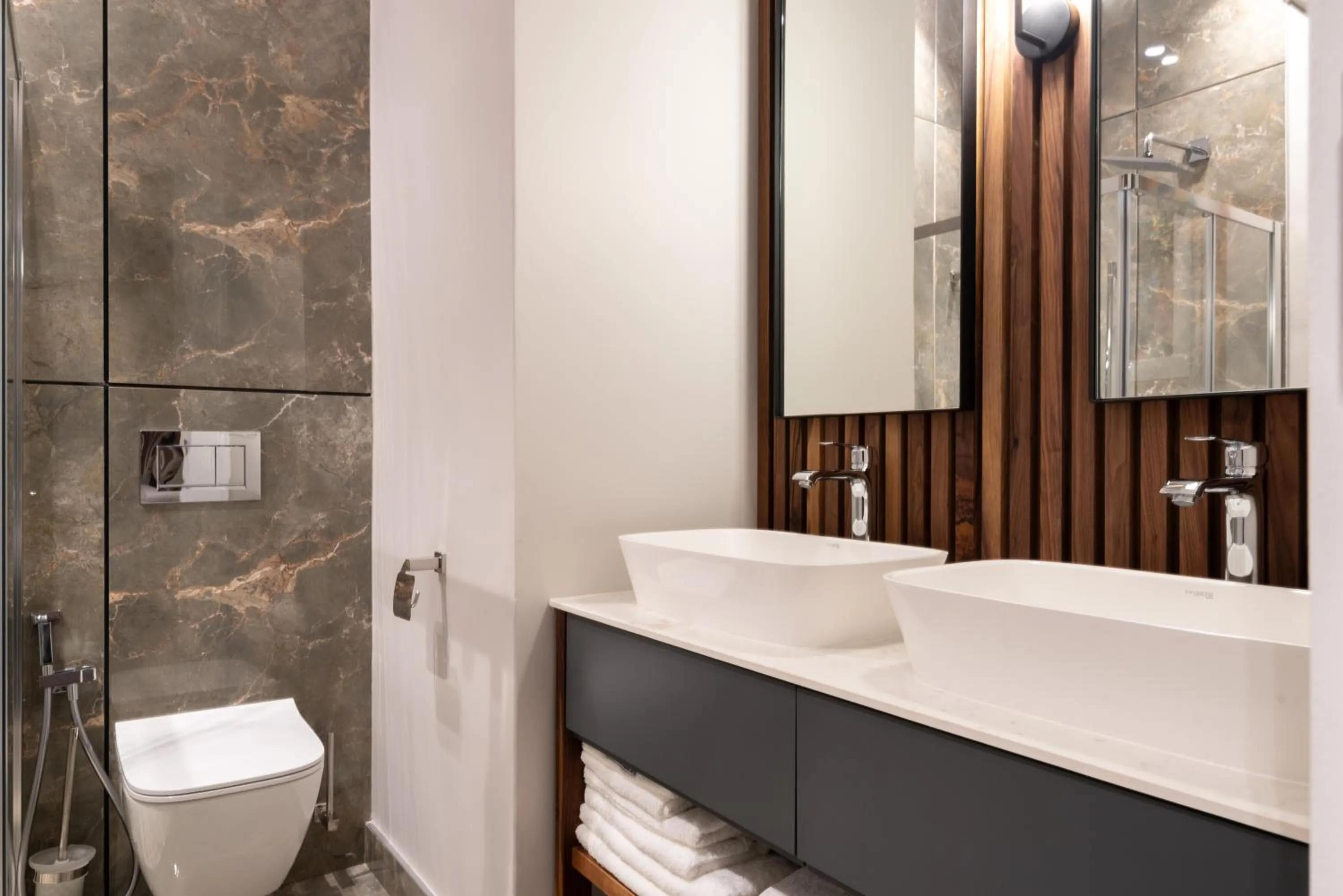 Shower in Anfani Boutique Hotel