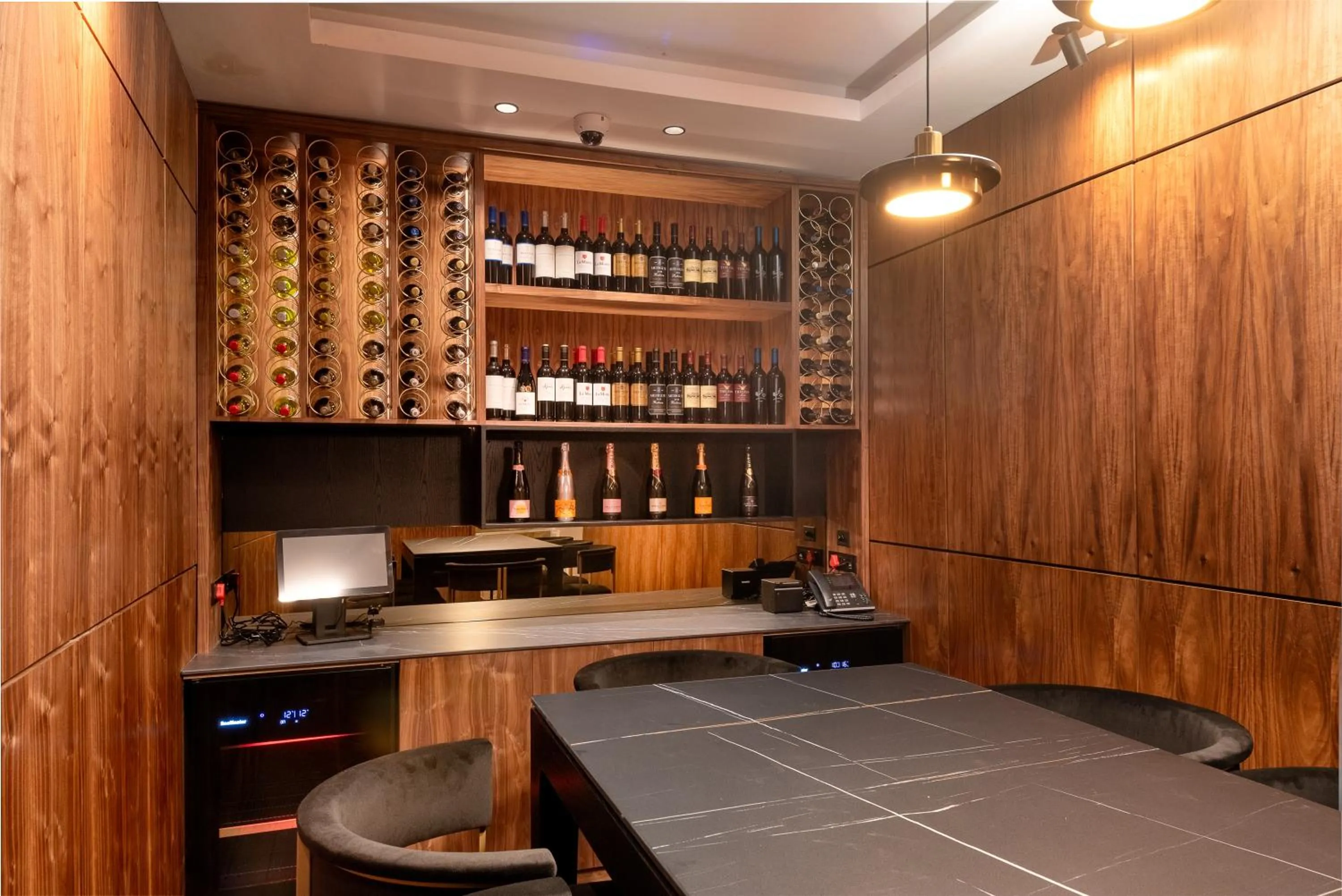 Food and drinks in Anfani Boutique Hotel