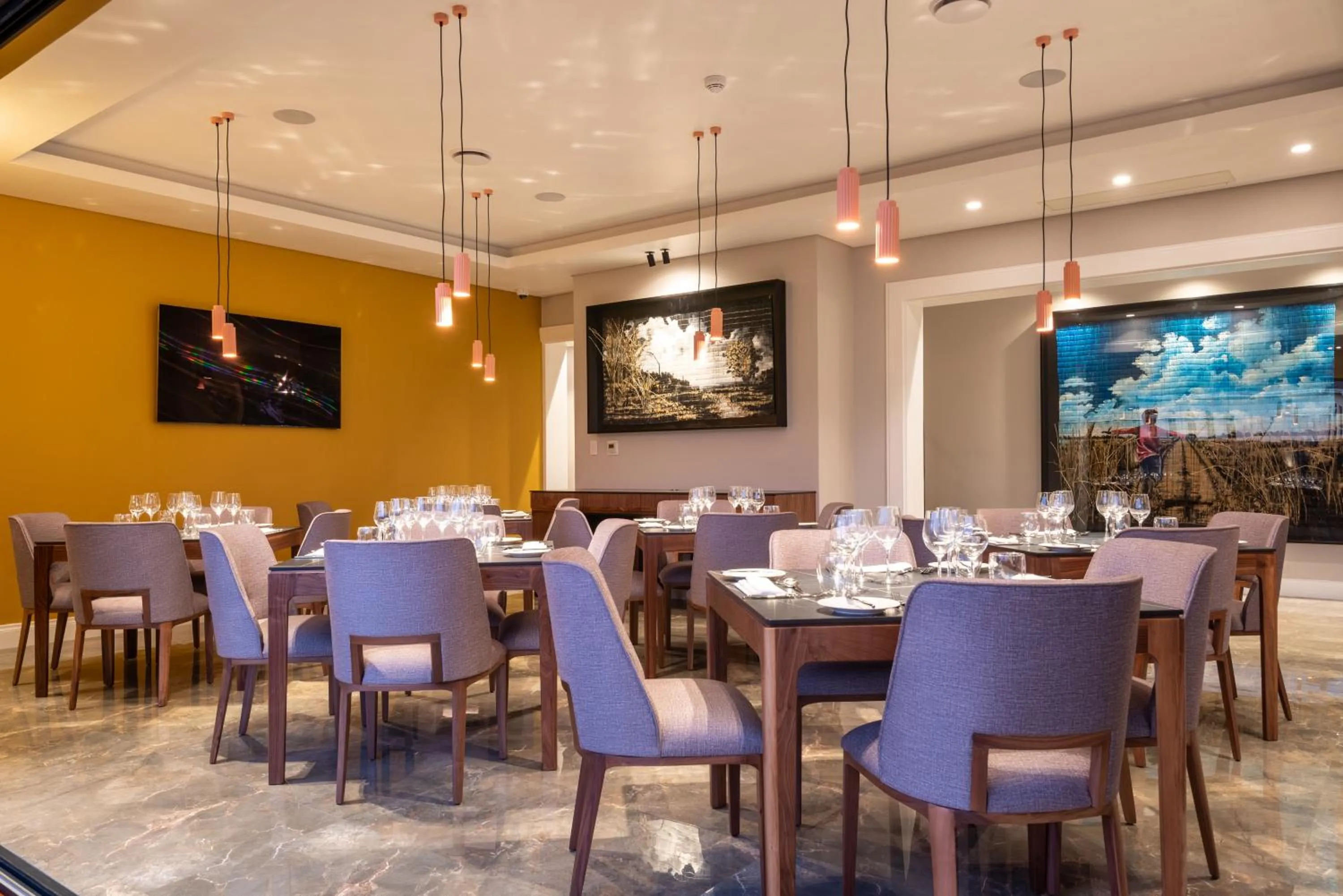 Restaurant/places to eat in Anfani Boutique Hotel