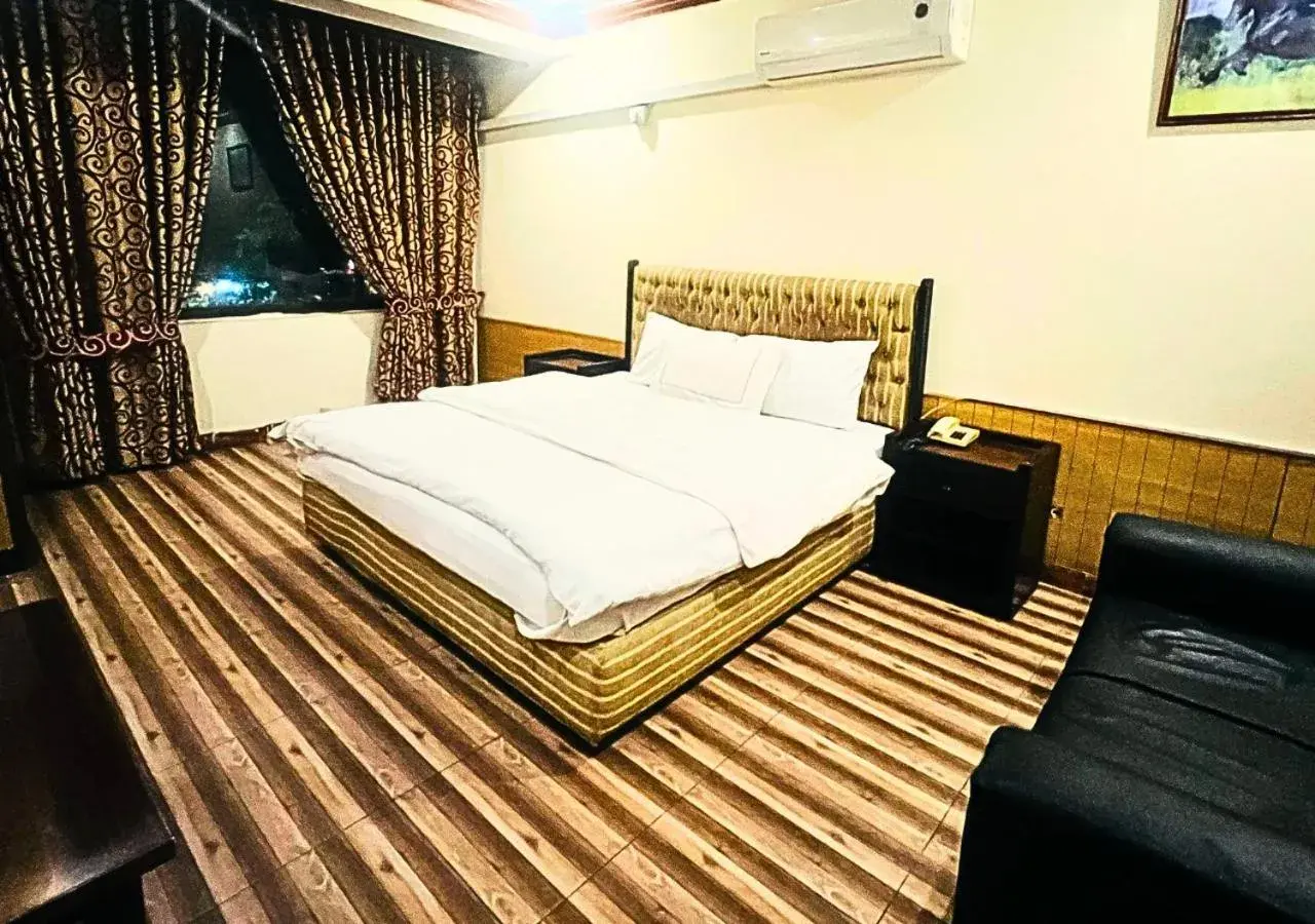 Bedroom, Bed in New Islamabad Hotel Bedroom, Bed in New Islamabad Hotel