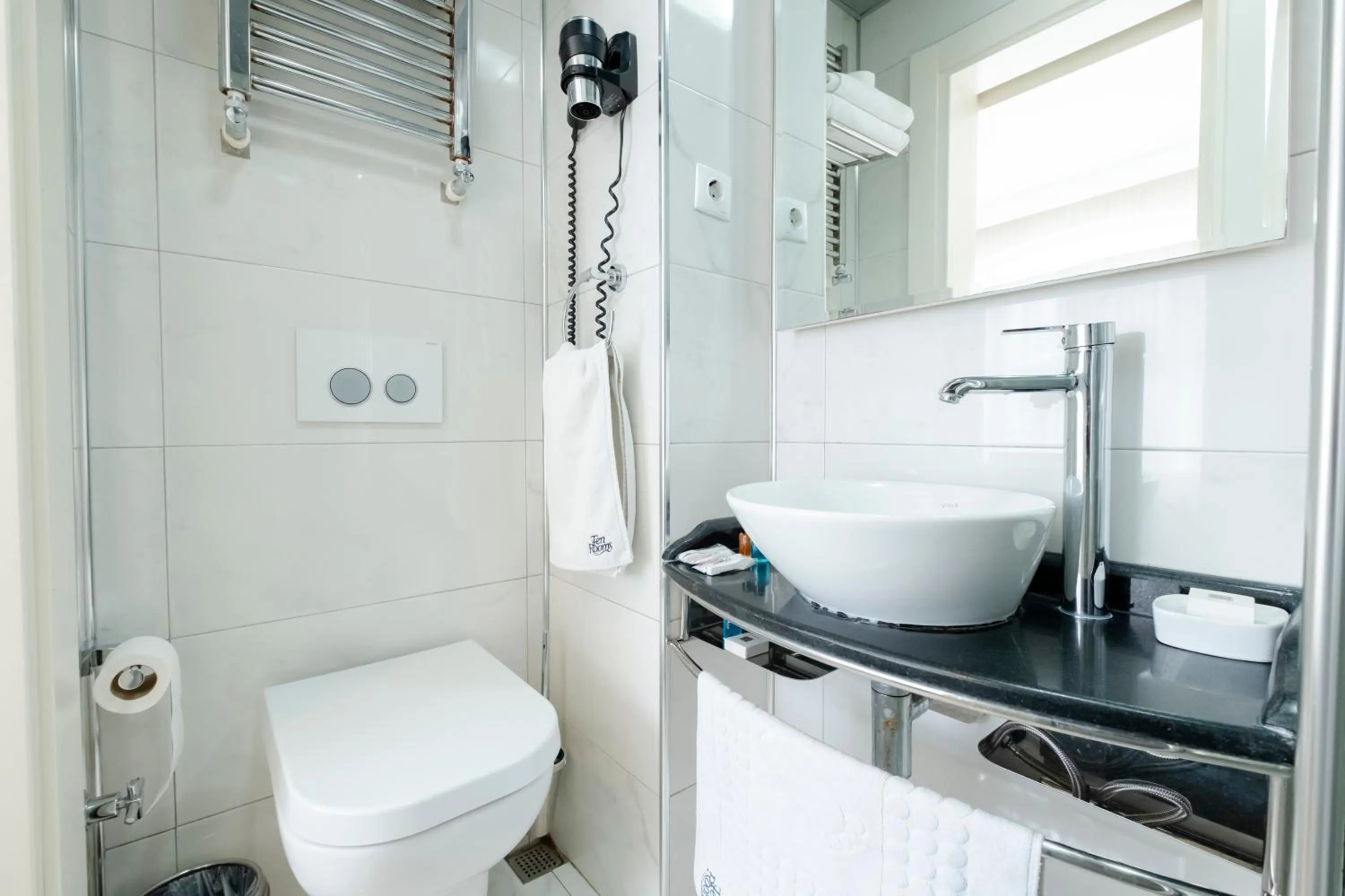 Shower in Ten Rooms Istanbul Hotel