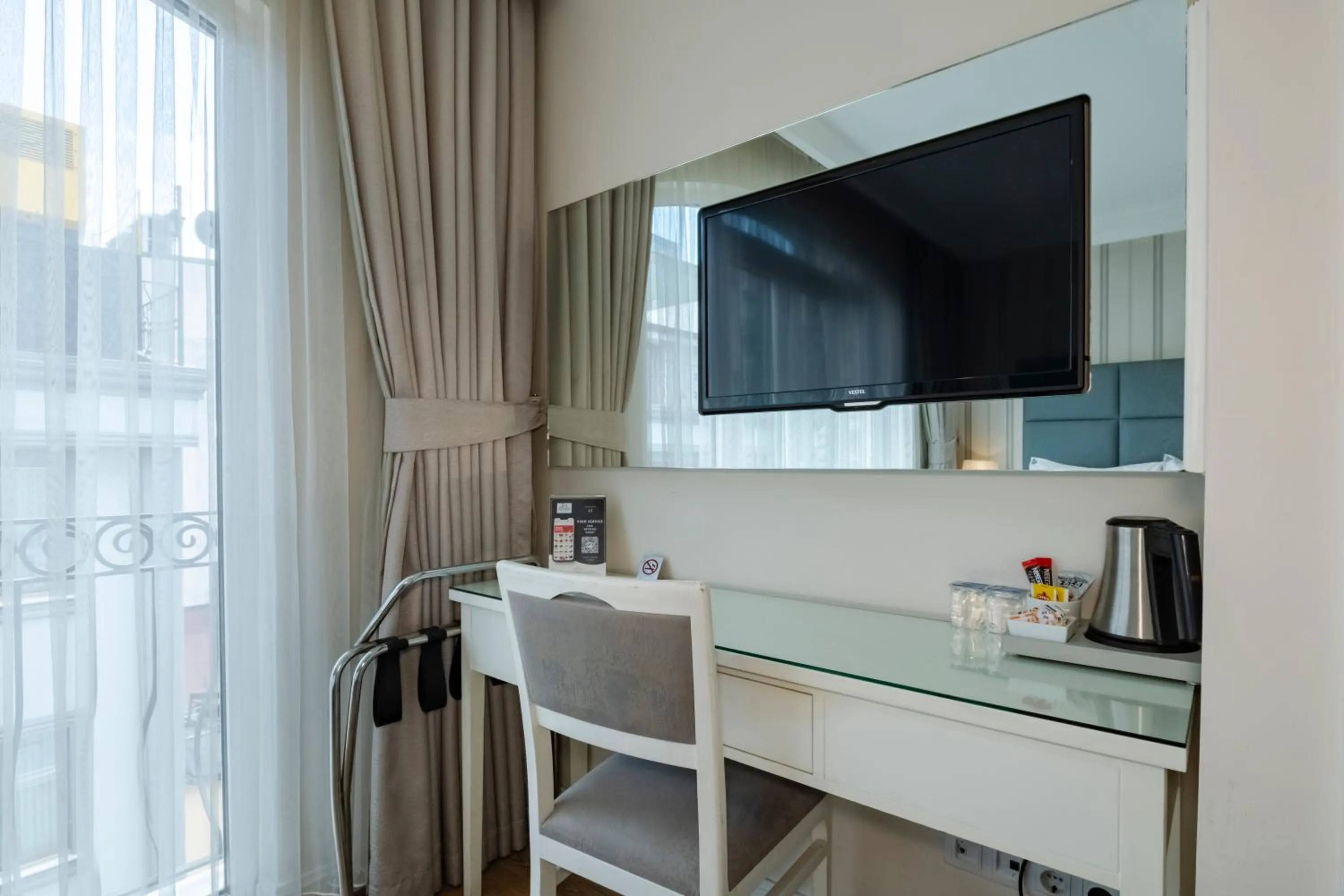 TV and multimedia in Ten Rooms Istanbul Hotel