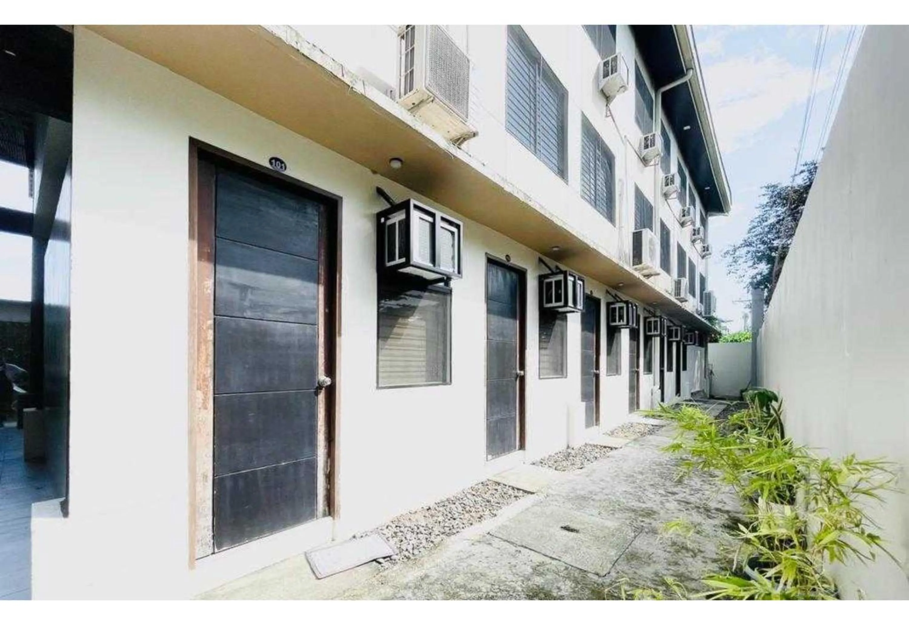 Property building in OYO 1008 Armond Bed And Breakfast