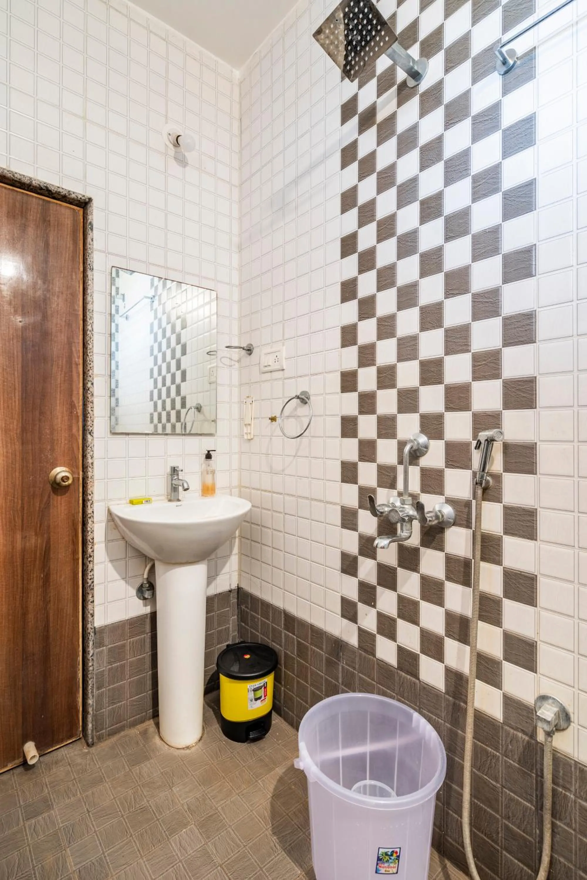 Shower in Last Minute Trip Hostel Morjim-By The Sea