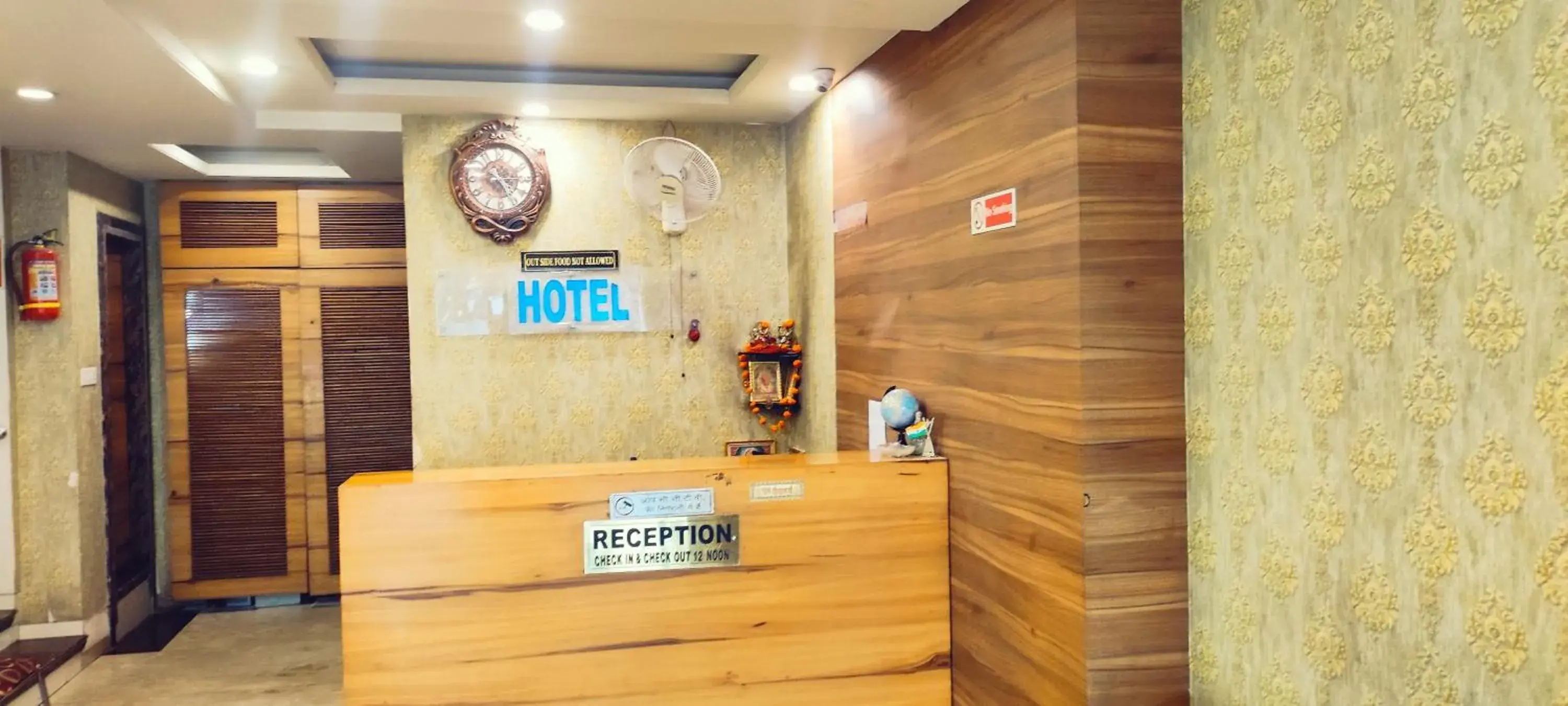 Lobby or reception in Hotel Raj Residency Lobby or reception in Hotel Raj Residency