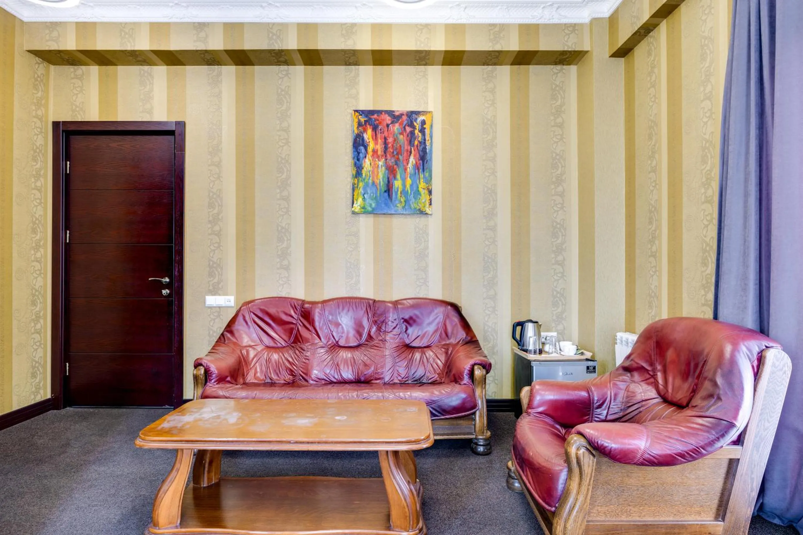 hair dresser in Sololaki Inn