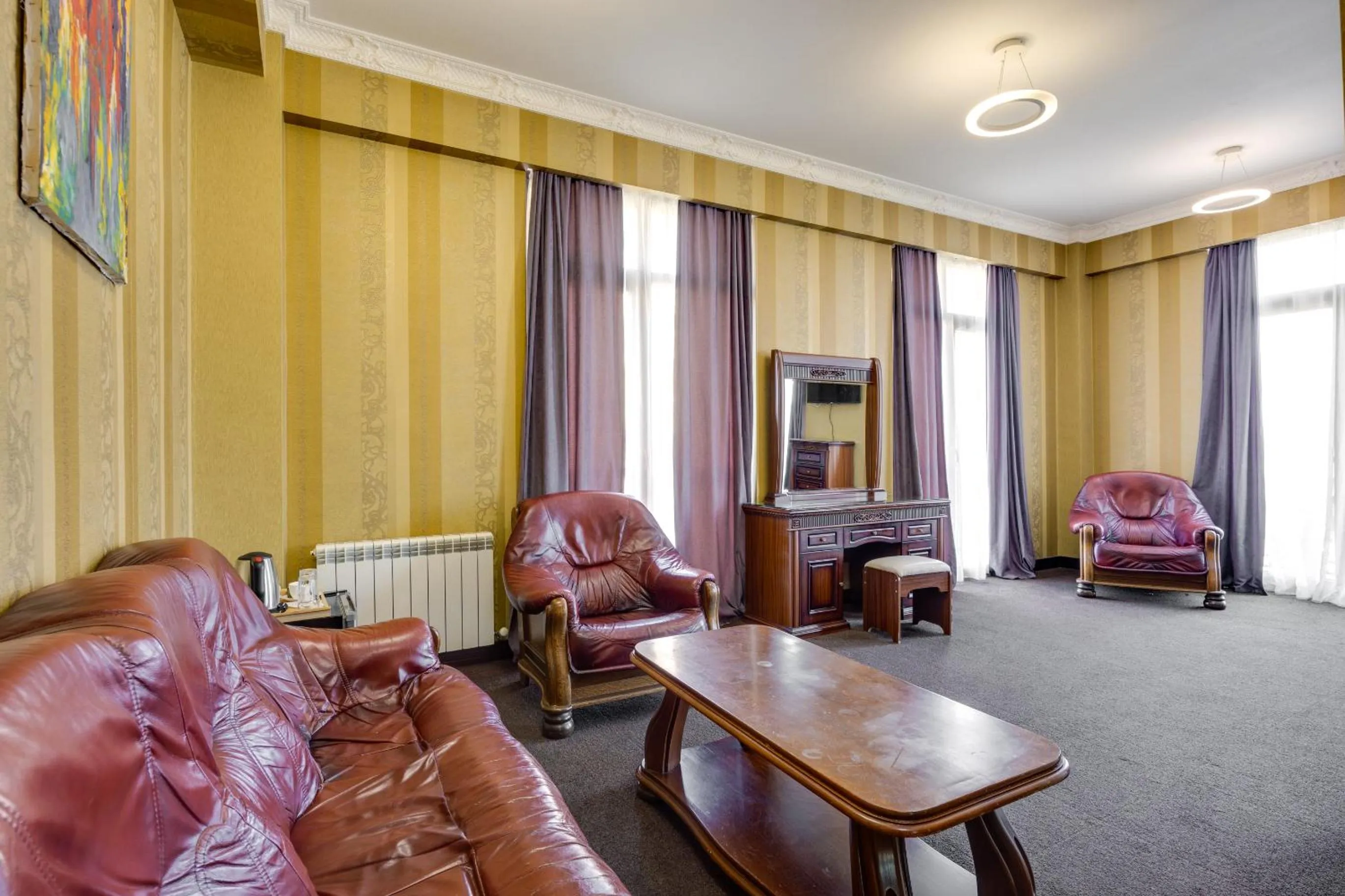 hair dresser in Sololaki Inn