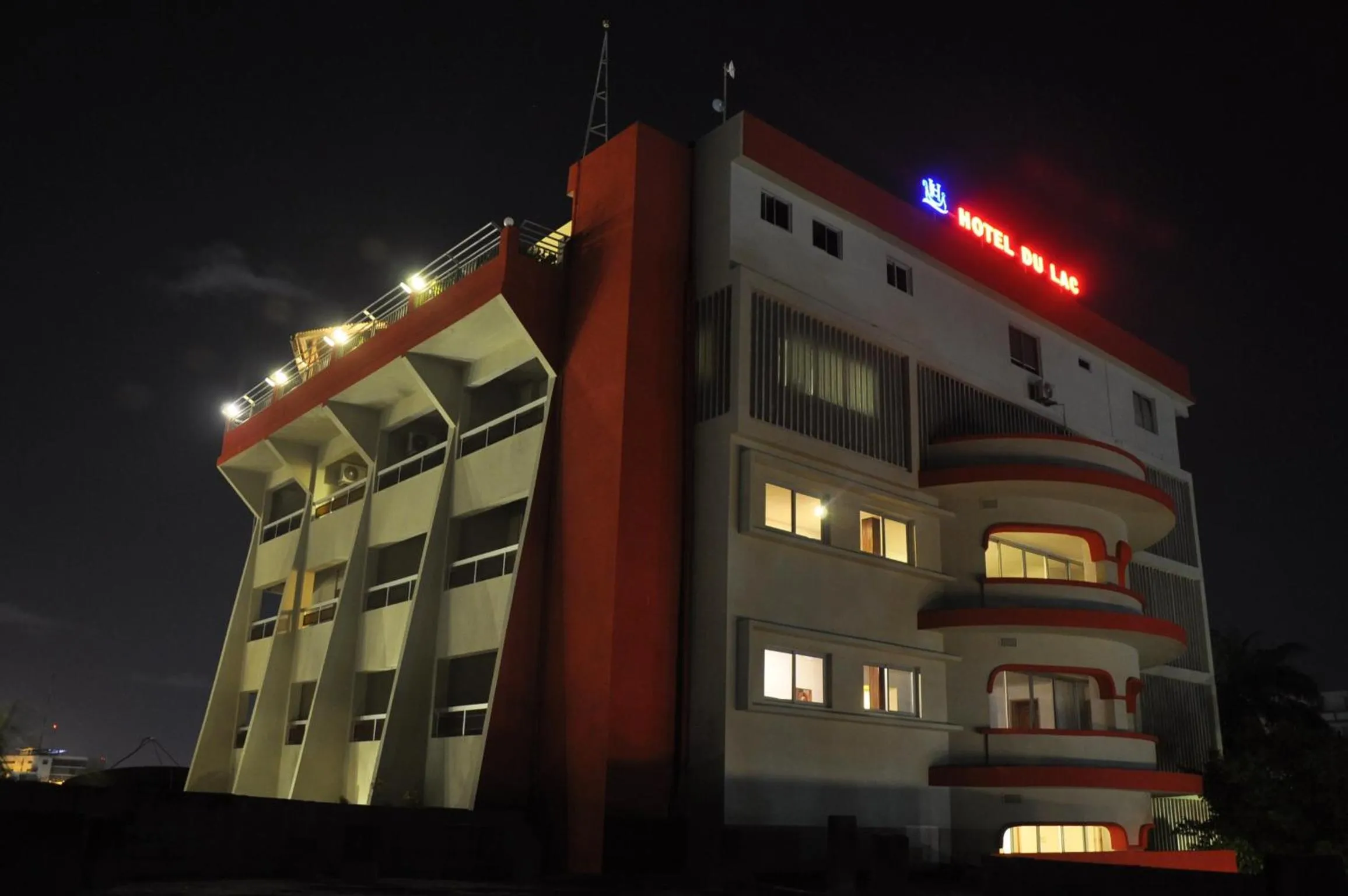 Facade/entrance in Hotel Du Lac