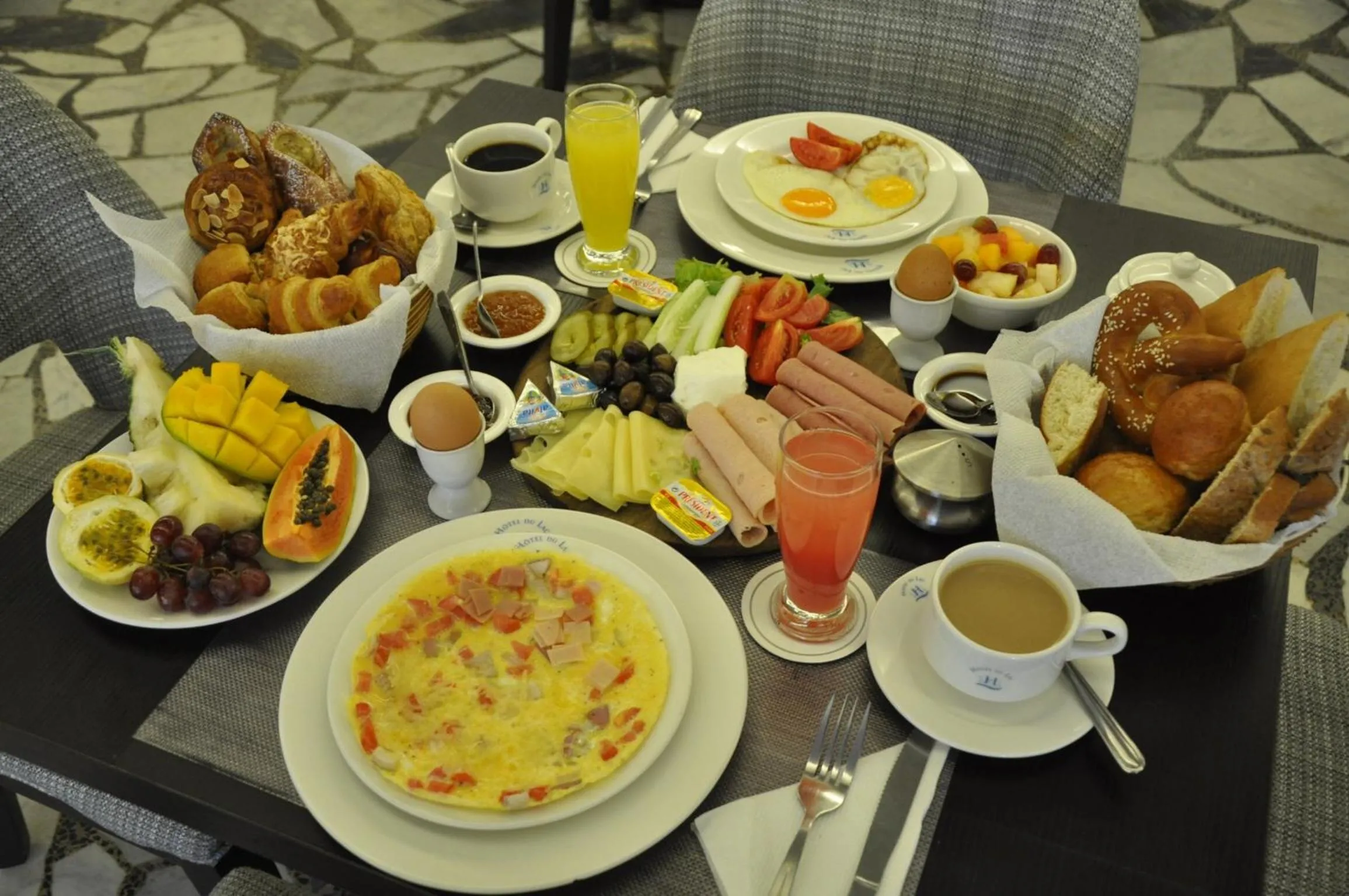 Buffet breakfast in Hotel Du Lac