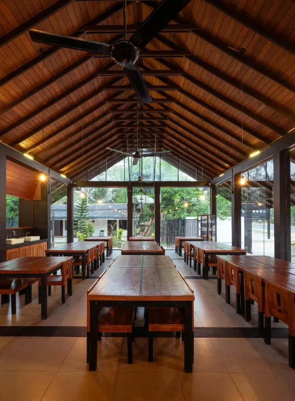 Restaurant/places to eat in Thimbiri Wewa Resort Wilpattu Restaurant/places to eat in Thimbiri Wewa Resort Wilpattu