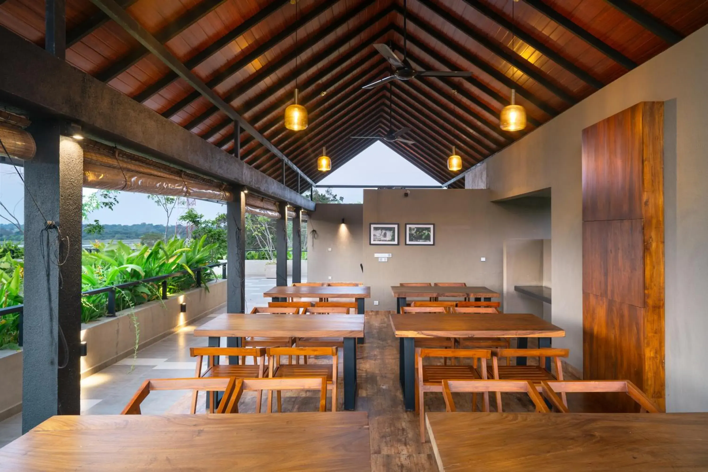 Restaurant/places to eat in Thimbiri Wewa Resort Wilpattu Restaurant/places to eat in Thimbiri Wewa Resort Wilpattu