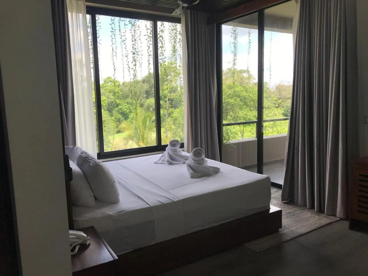 Bed in Thimbiri Wewa Resort Wilpattu