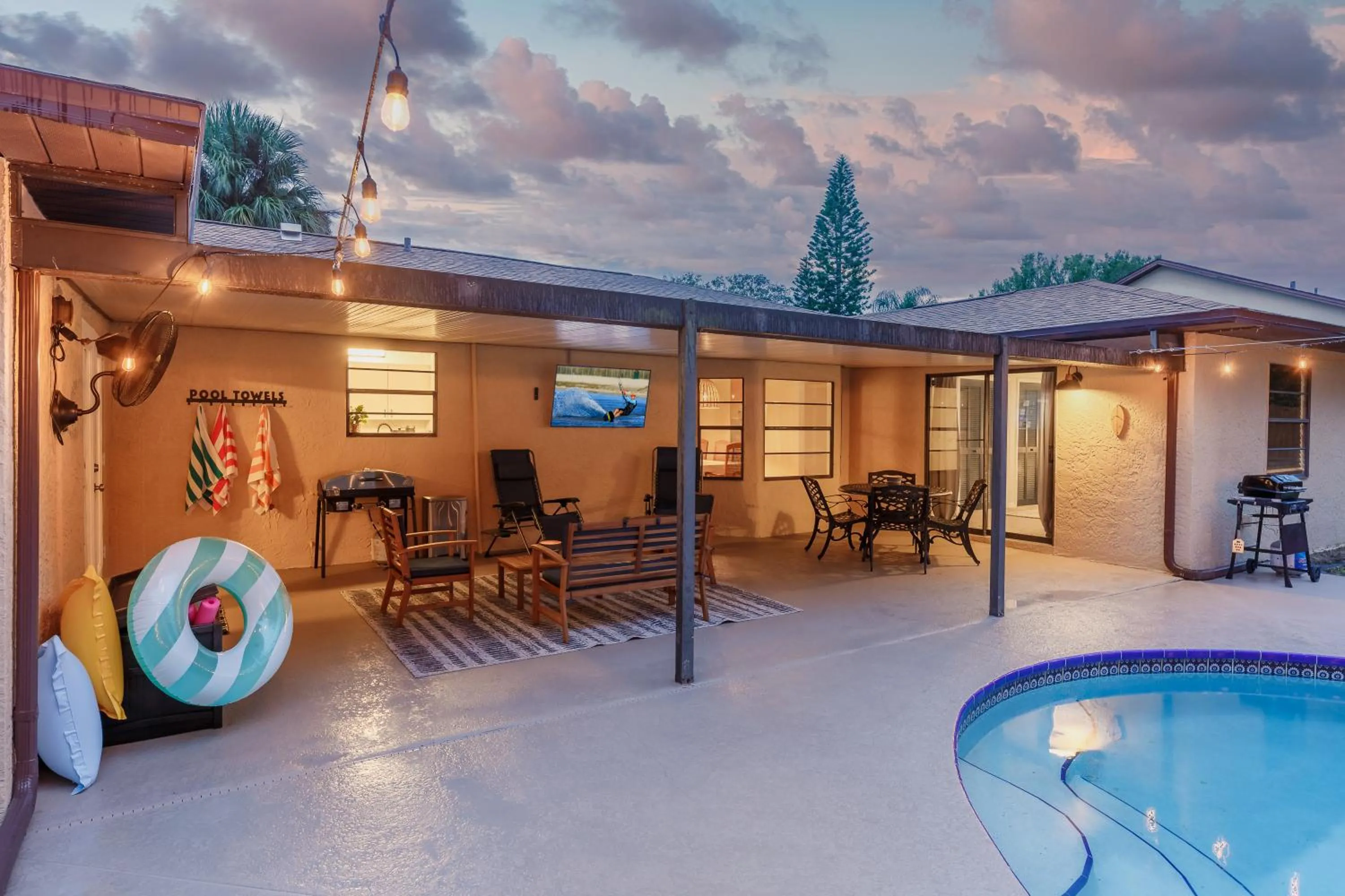 Heated Pool, Game Room & 4Bdrm - Bay Bungalow