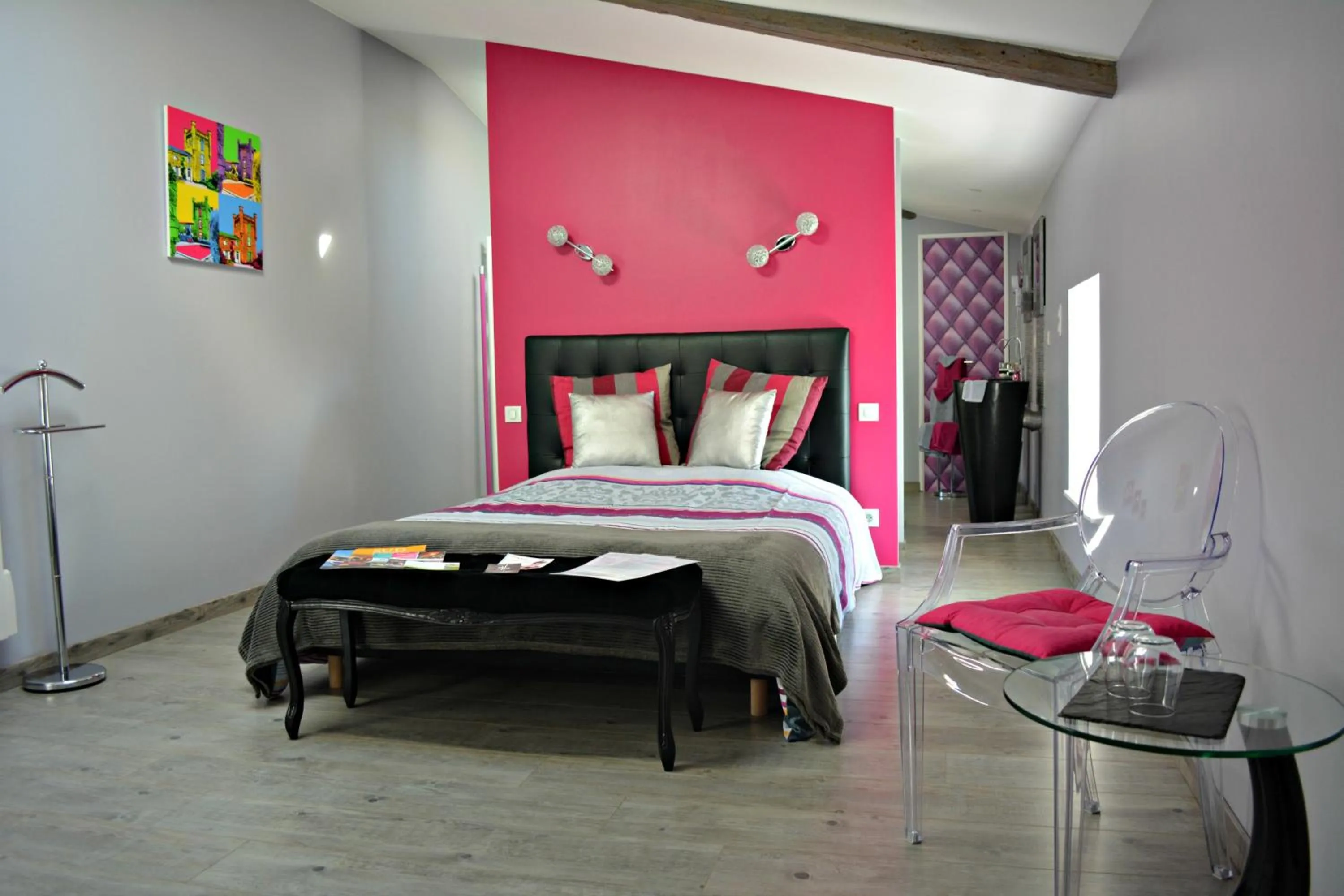 Shower, Bed in Aux 4 Cornes - Chambre d'hôtes