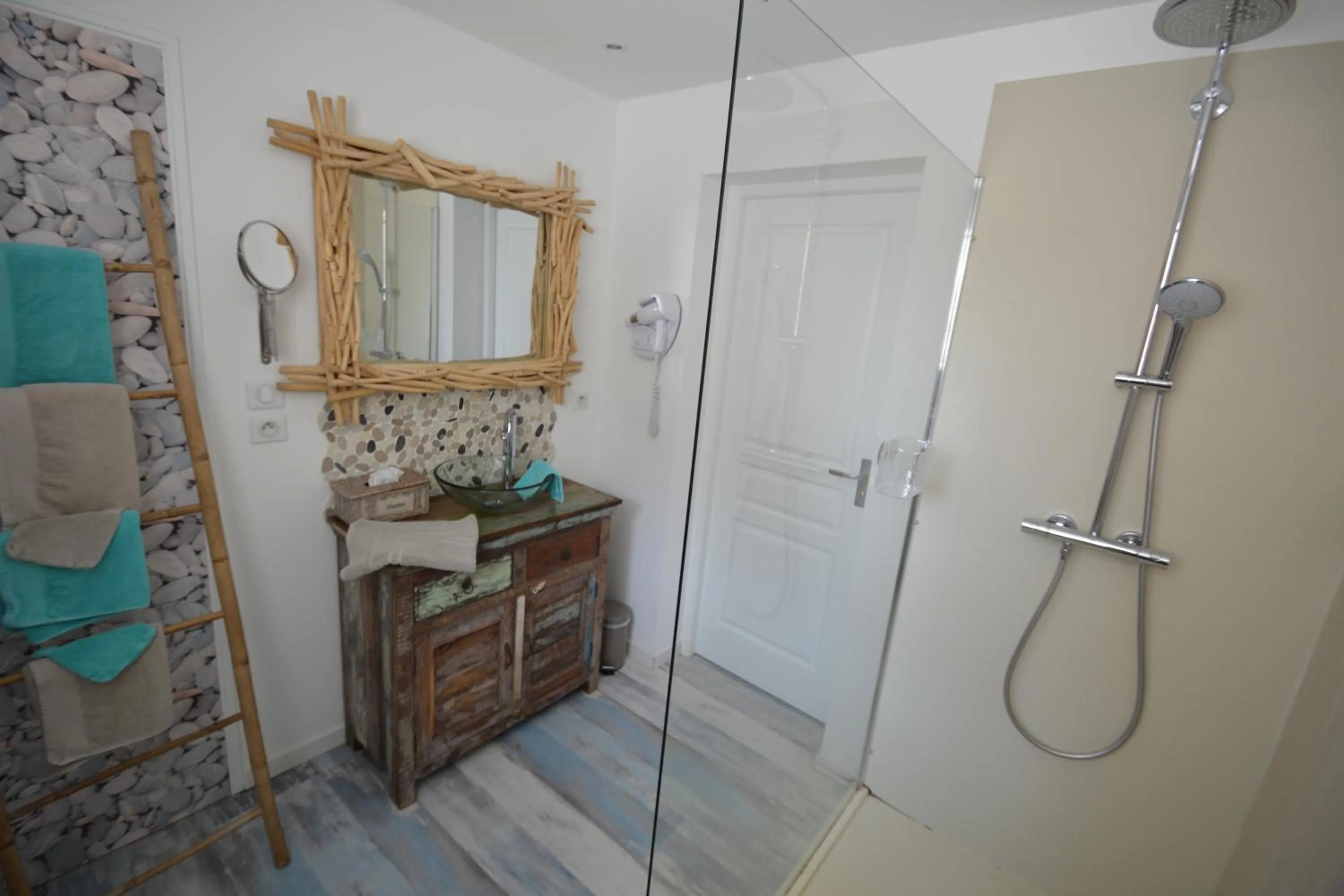 Shower in Aux 4 Cornes - Chambre d'hôtes