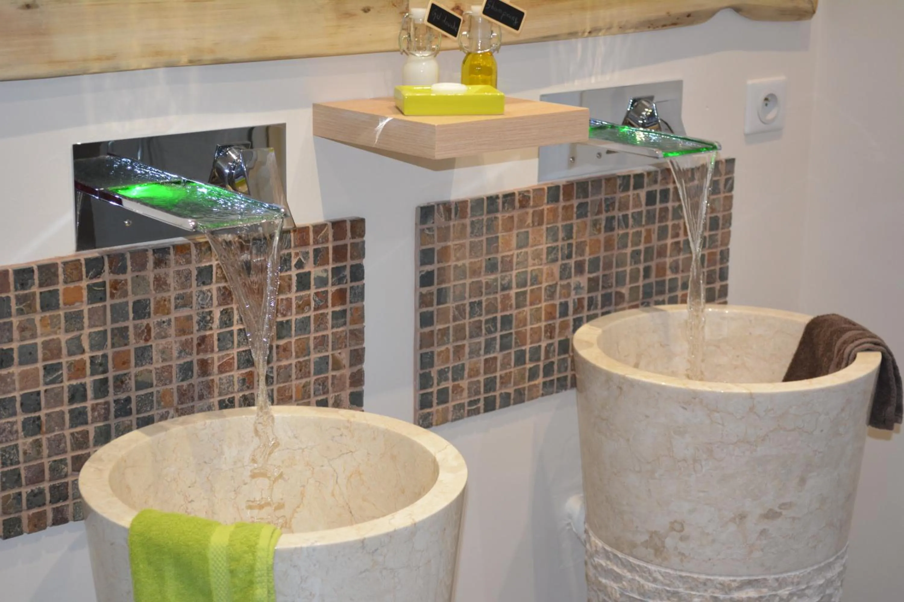 Bathroom in Aux 4 Cornes - Chambre d'hôtes