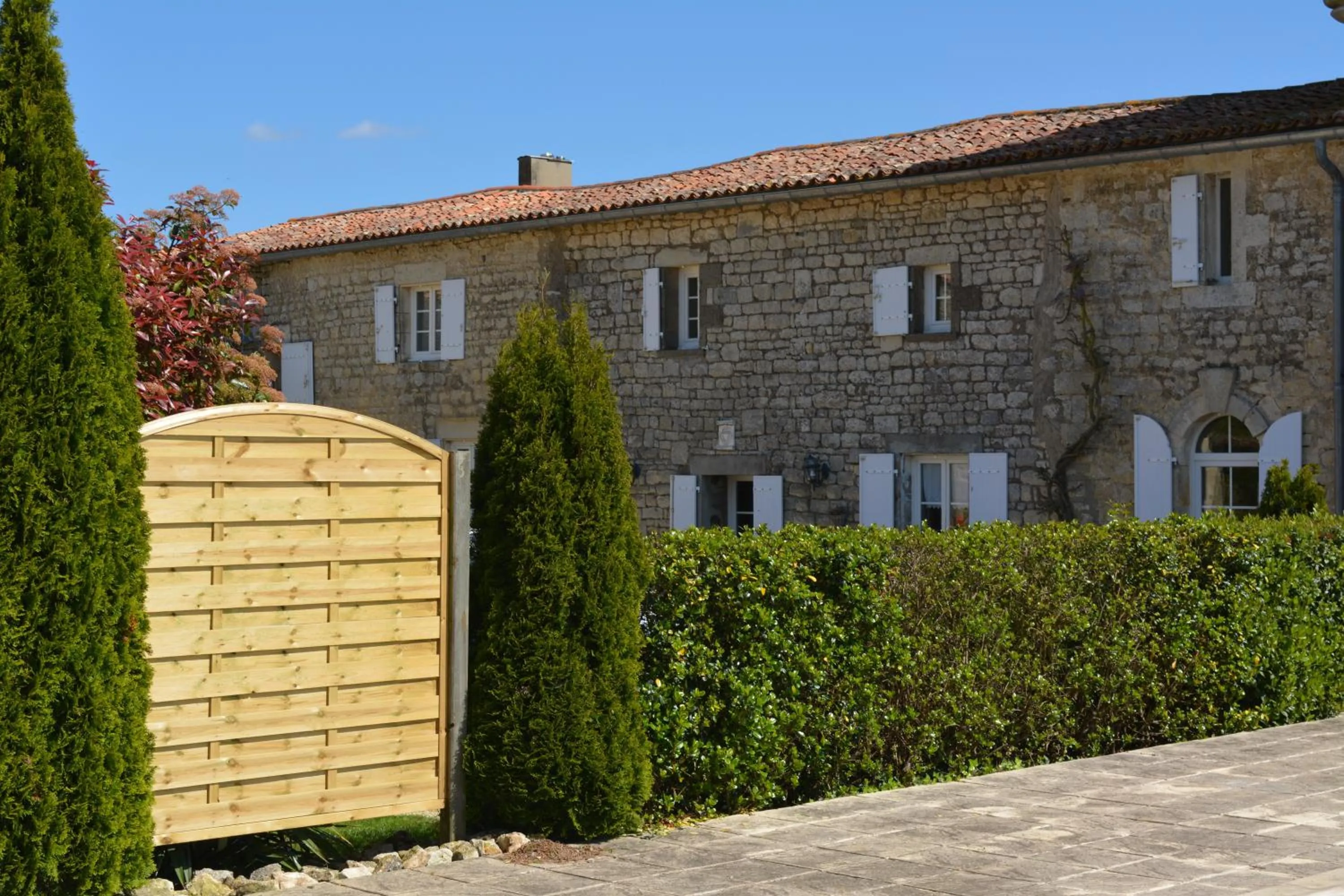 Facade/entrance in Aux 4 Cornes - Chambre d'hôtes