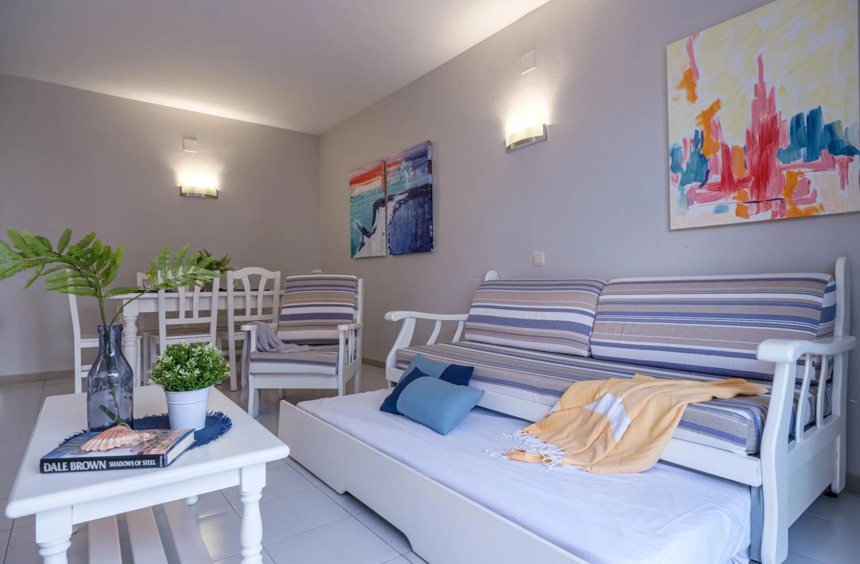 Communal lounge/ TV room, Bed in Apartamentos Estival Park