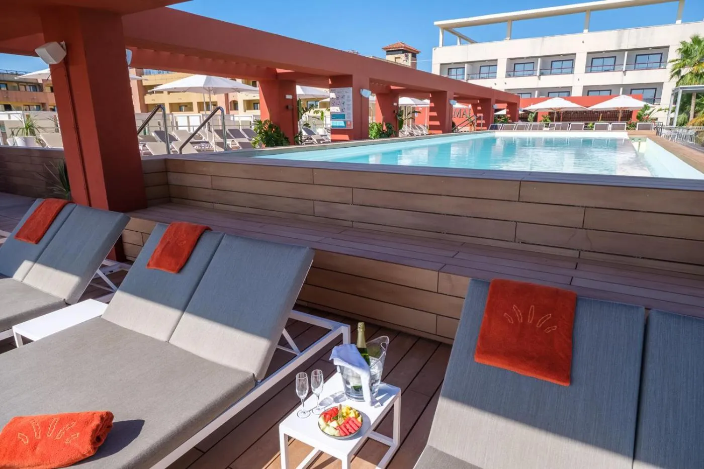 Swimming pool in Apartamentos Estival Park