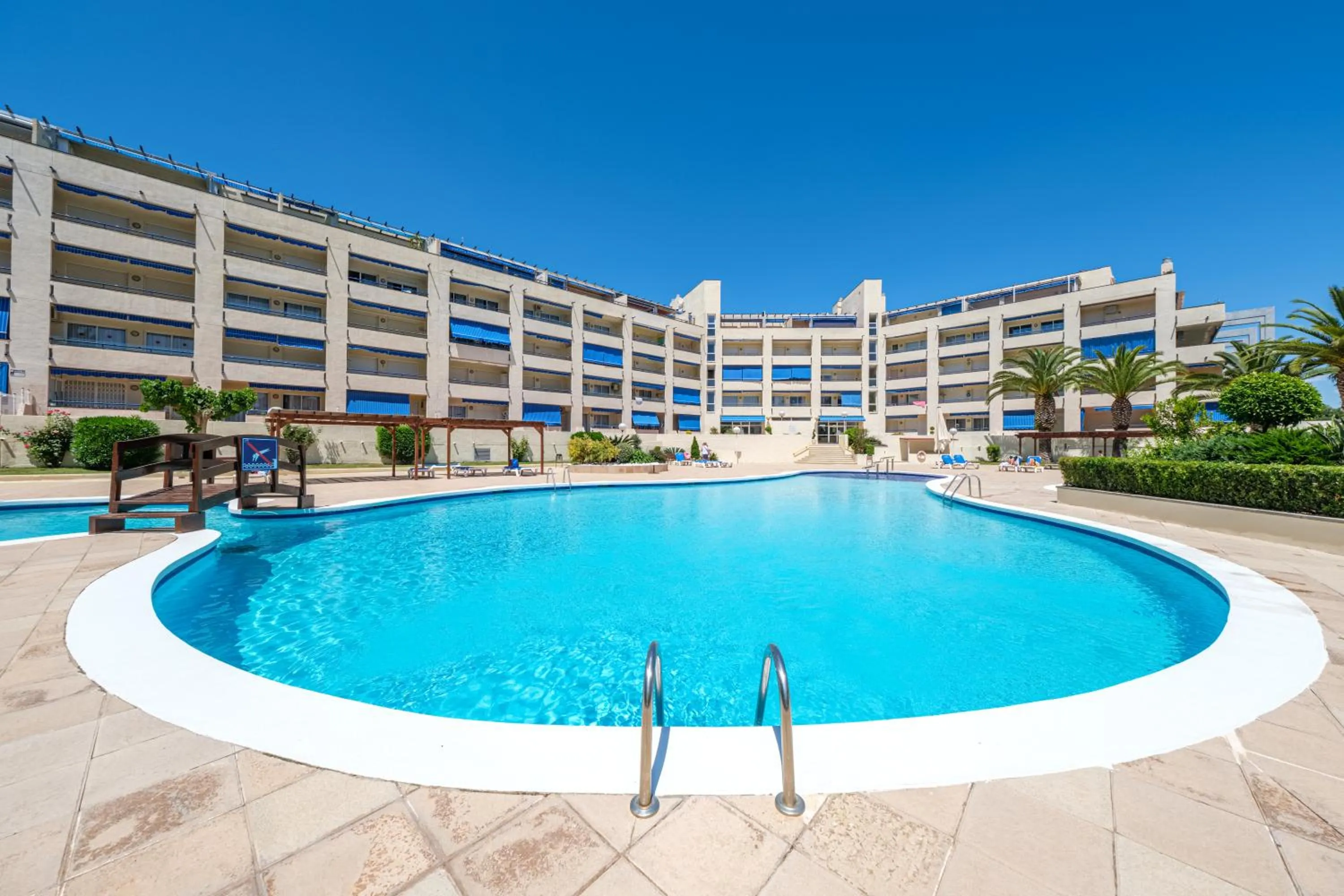 Swimming pool in Apartamentos Estival Park
