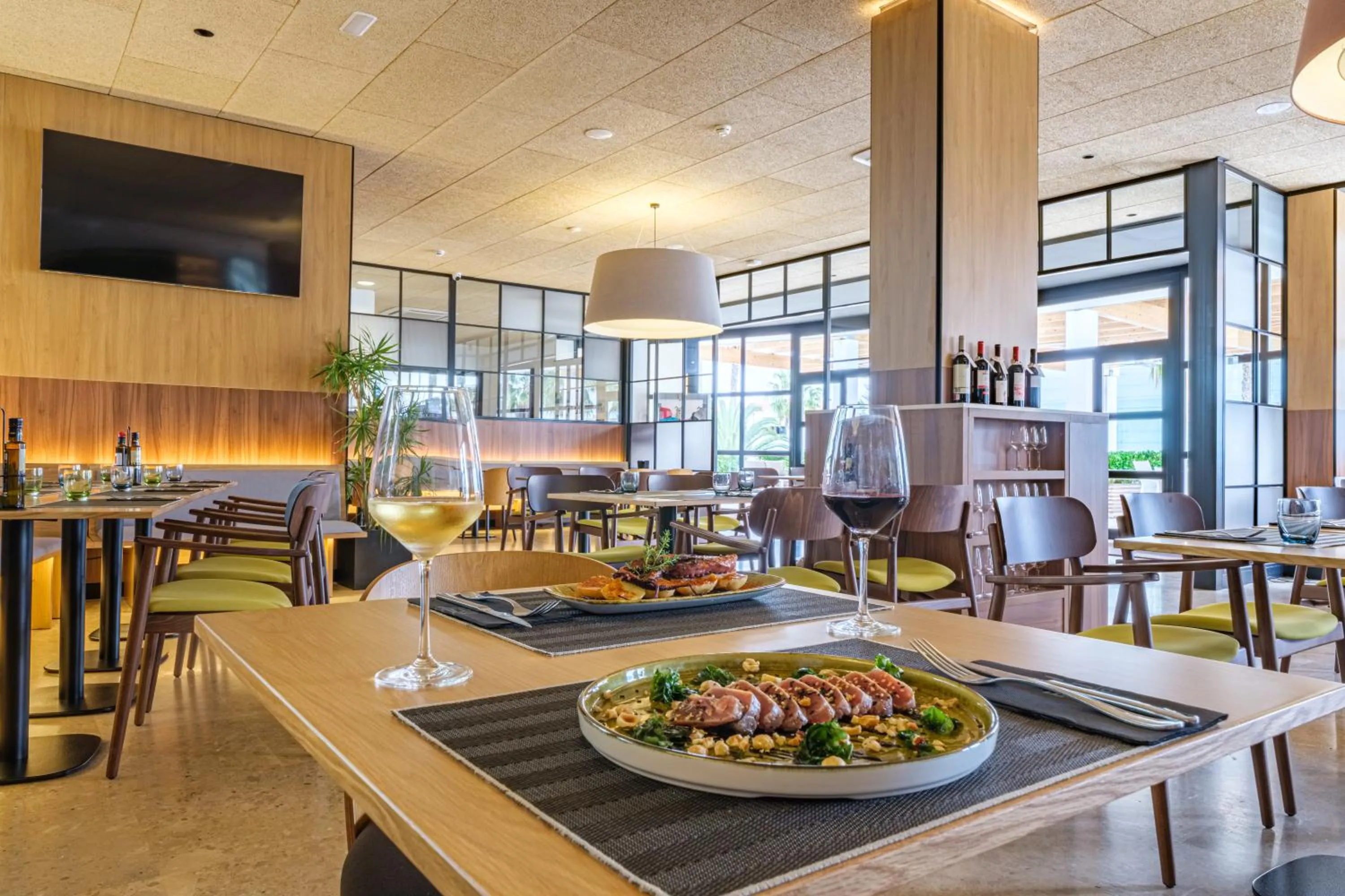 Restaurant/places to eat in Apartamentos Estival Park