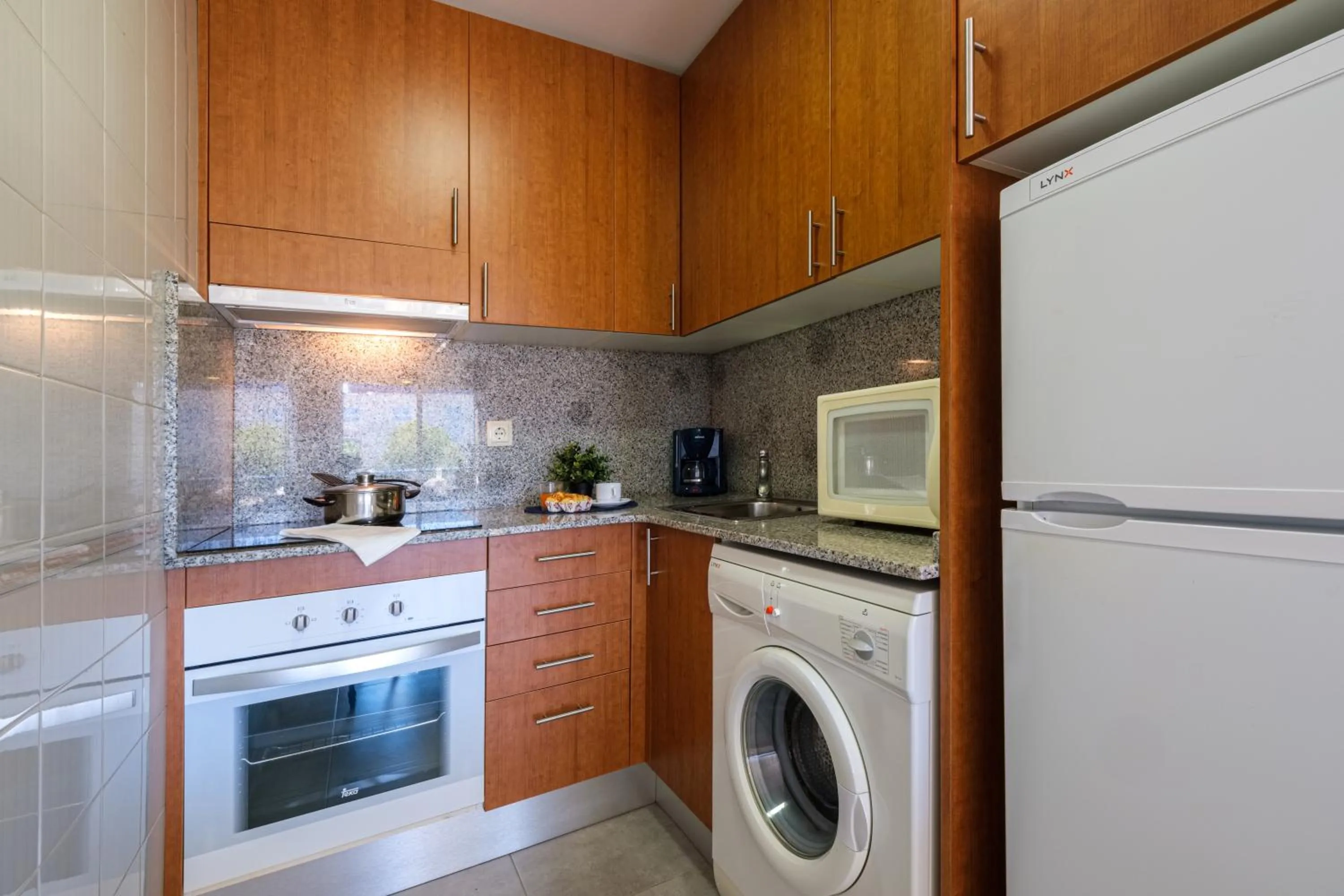 Kitchen or kitchenette in Apartamentos Estival Park