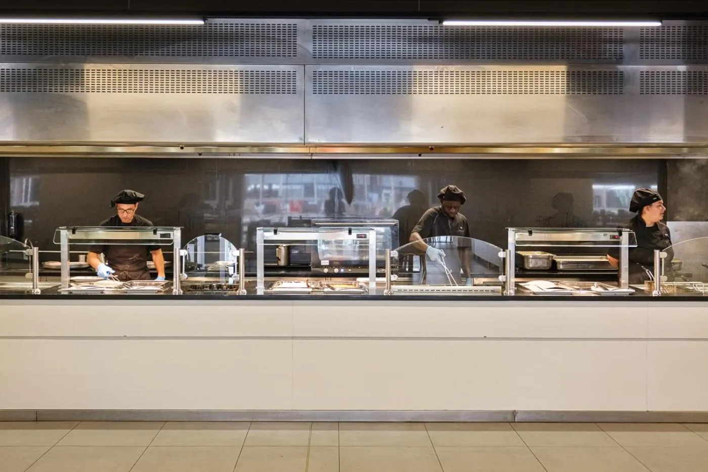 Restaurant/places to eat in Apartamentos Estival Park