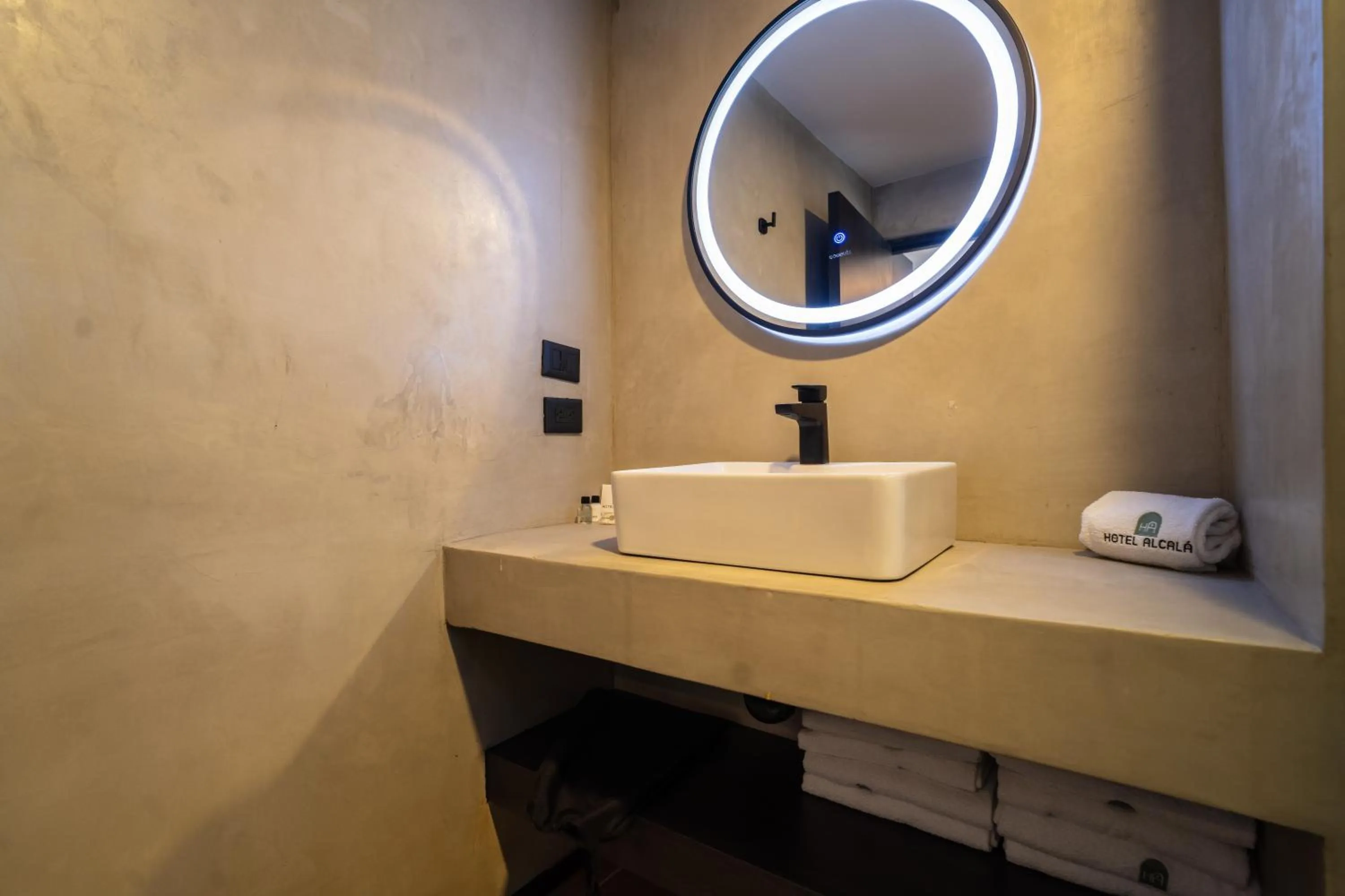 Bathroom in ALCALÀ EXPO