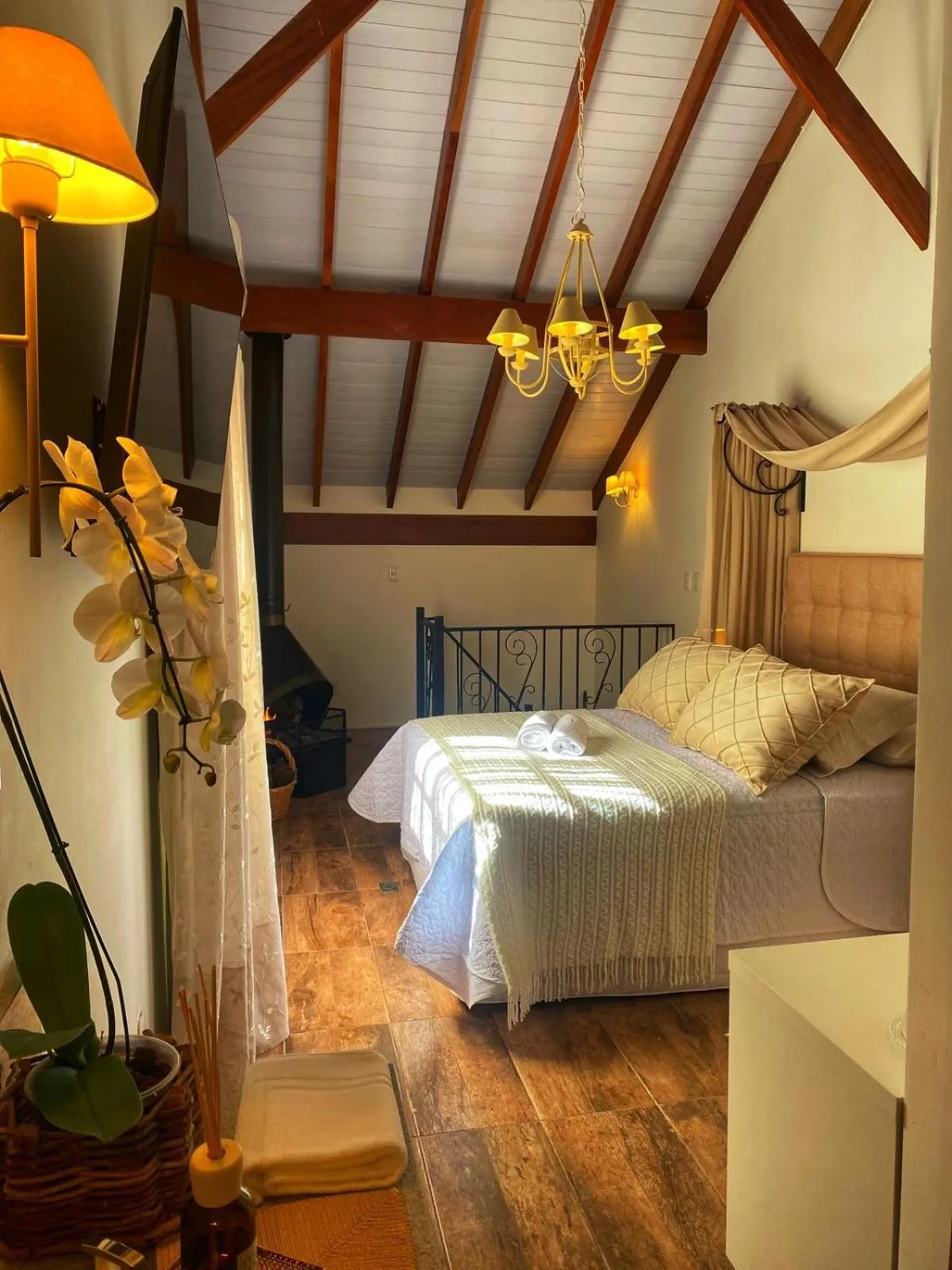 Photo of the whole room in Pousada La Lavande