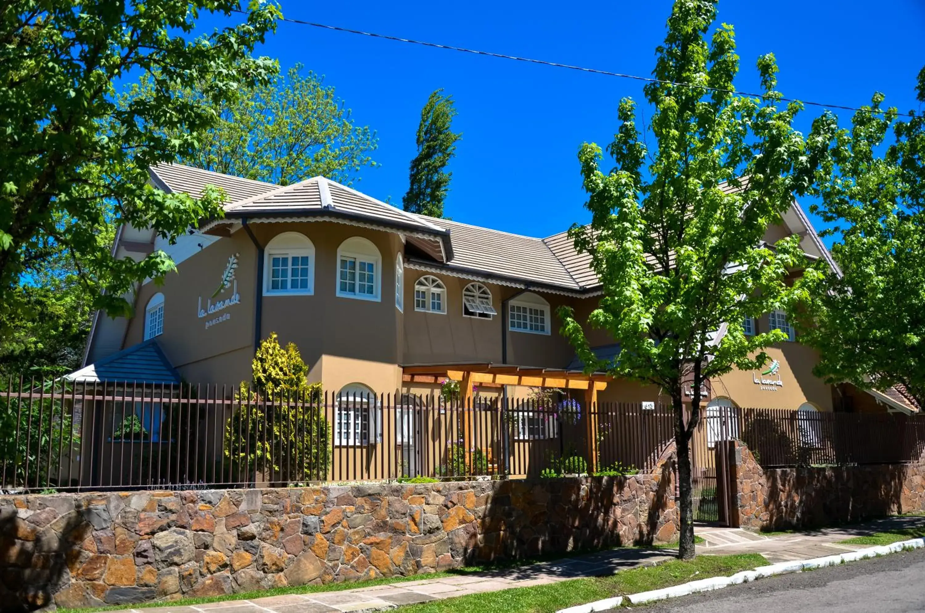Facade/entrance in Pousada La Lavande Facade/entrance in Pousada La Lavande