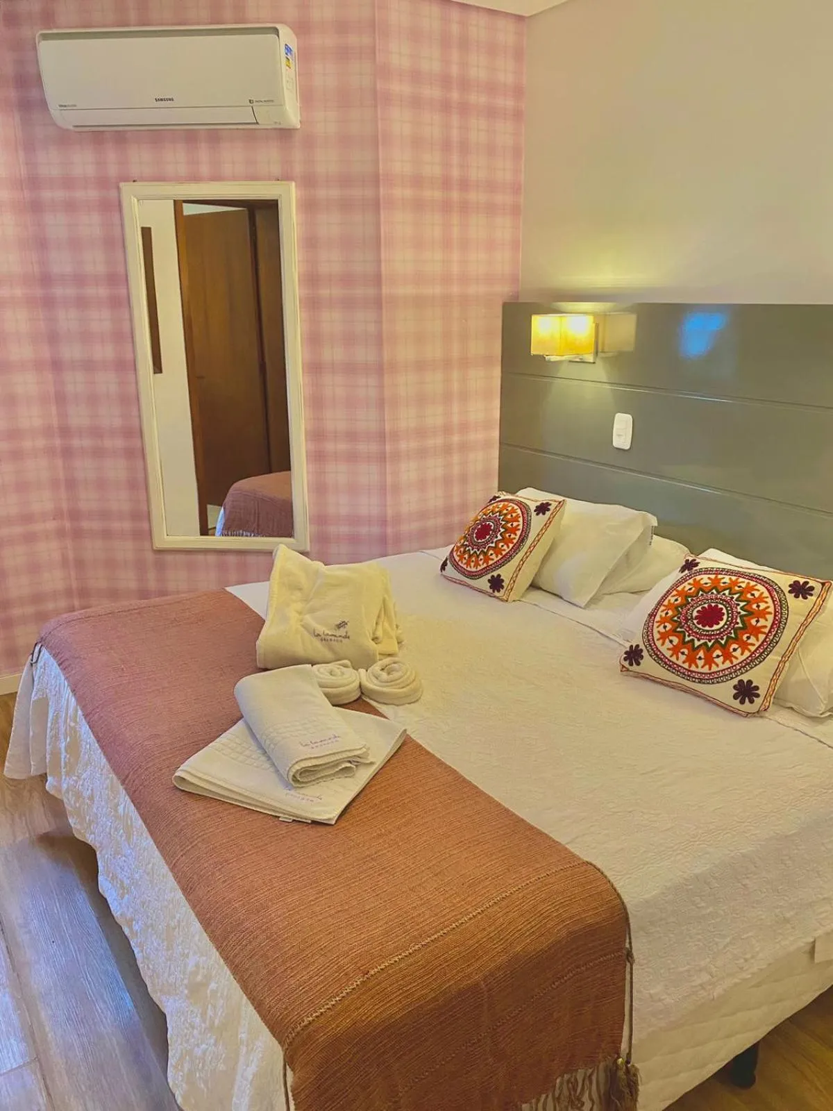 Photo of the whole room in Pousada La Lavande