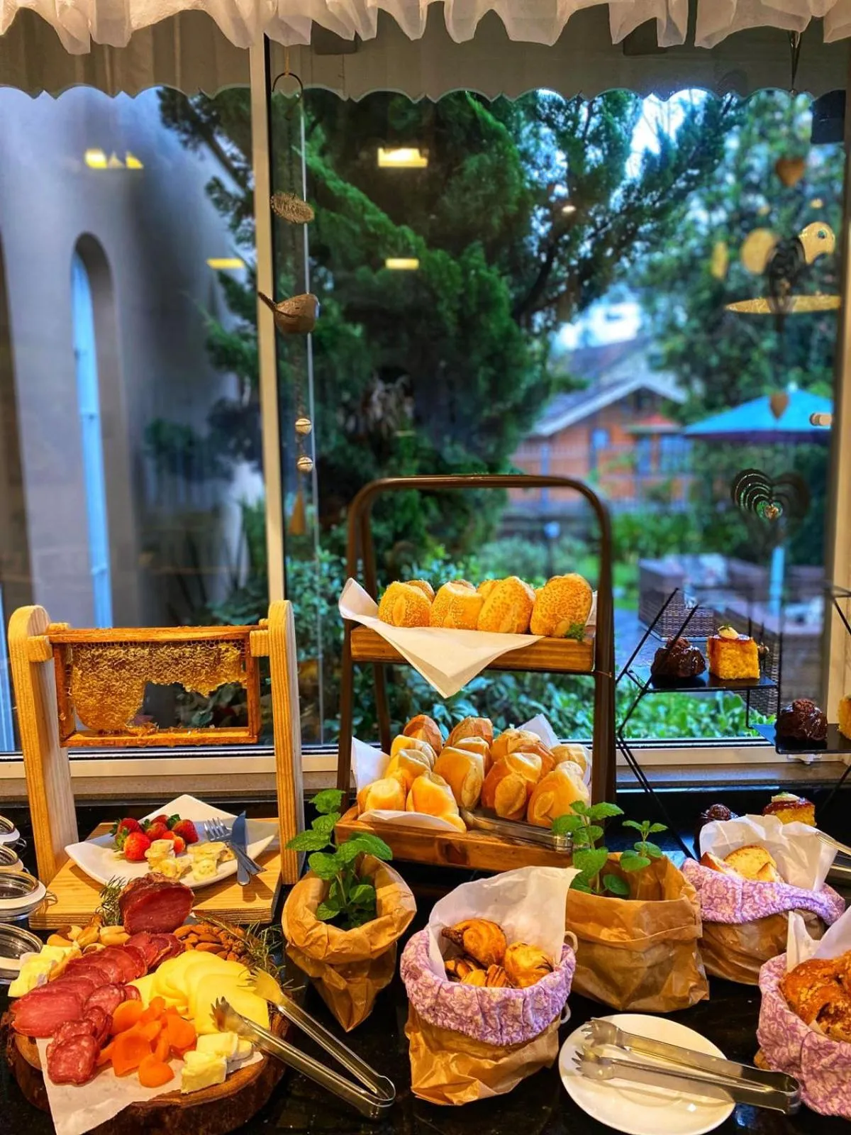 Breakfast in Pousada La Lavande