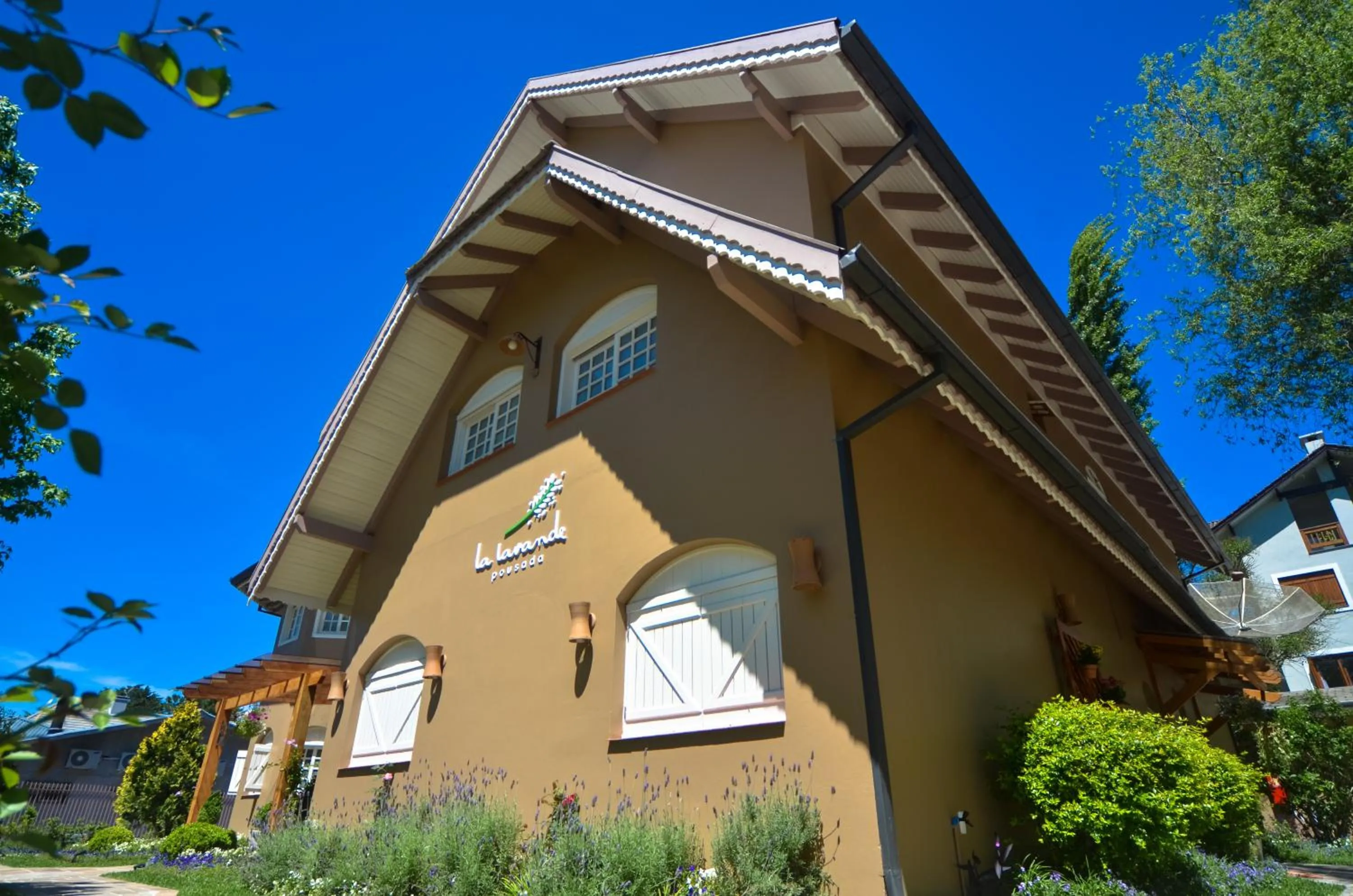 Facade/entrance in Pousada La Lavande