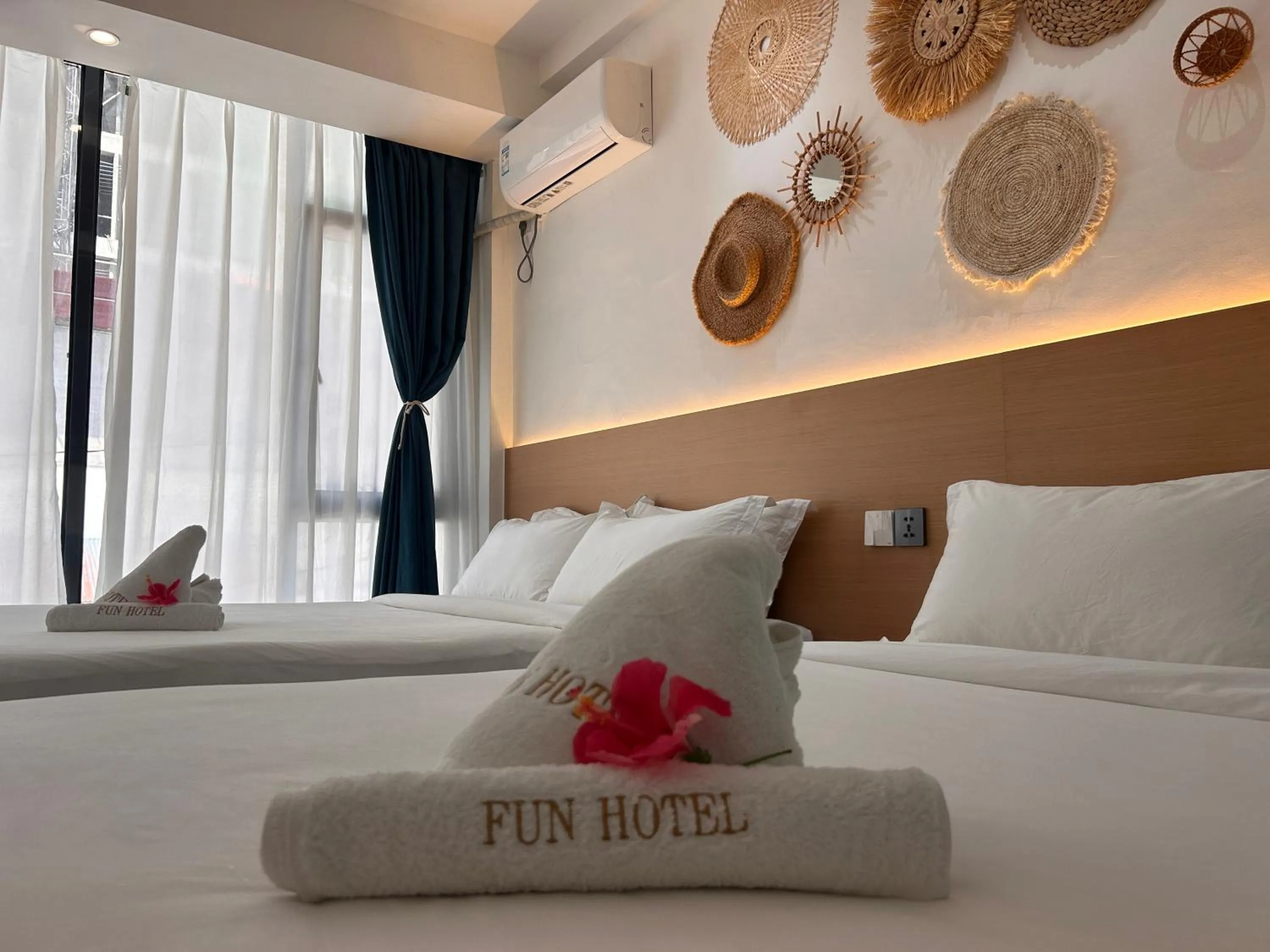 Bedroom, Bed in Fun Hotel