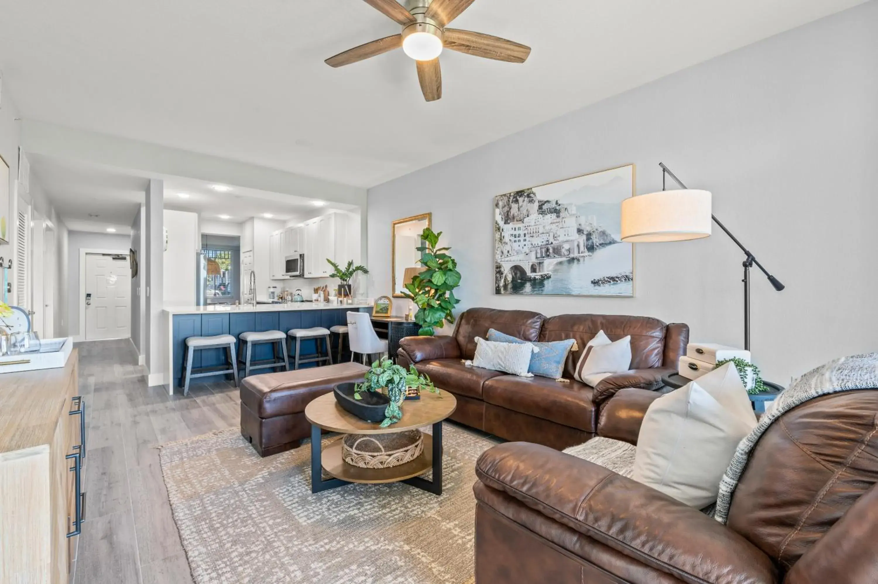 Two-Bedroom Apartment in Serene Naples Retreat: Golf-Resort Pool-Tennis-Gym Two-Bedroom Apartment in Serene Naples Retreat: Golf-Resort Pool-Tennis-Gym