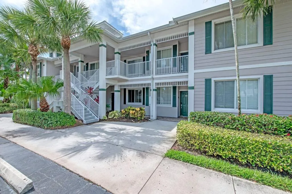 Property building in Serene Naples Retreat: Golf-Resort Pool-Tennis-Gym