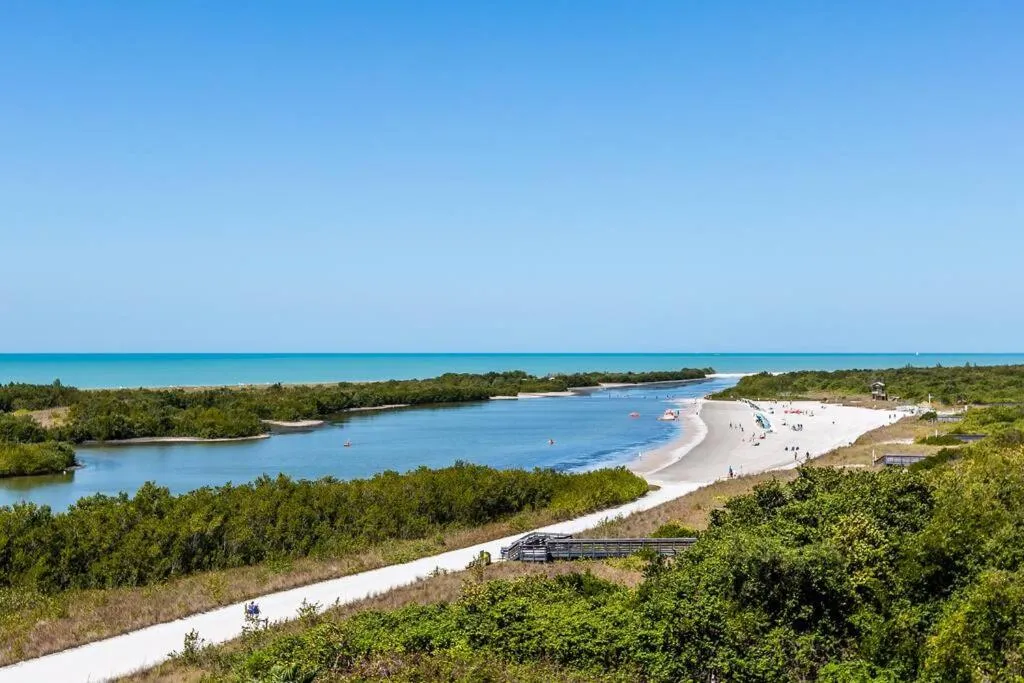 Natural landscape in Serene Naples Retreat: Golf-Resort Pool-Tennis-Gym