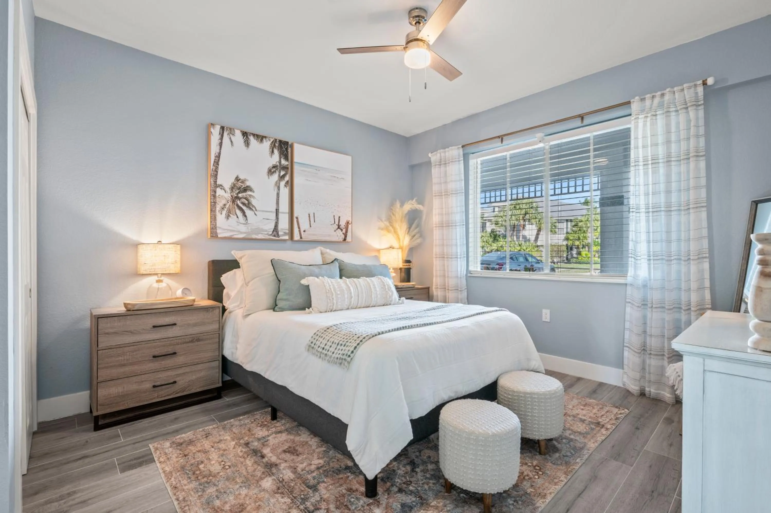 Bed in Serene Naples Retreat: Golf-Resort Pool-Tennis-Gym