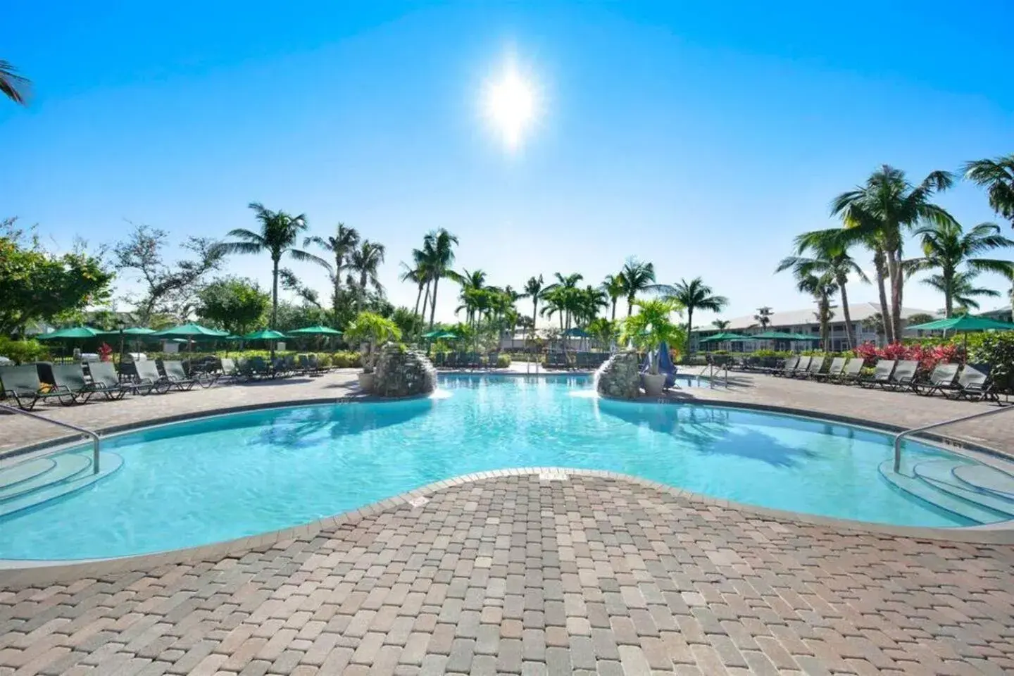 Two-Bedroom Apartment in Serene Naples Retreat: Golf-Resort Pool-Tennis-Gym Two-Bedroom Apartment in Serene Naples Retreat: Golf-Resort Pool-Tennis-Gym