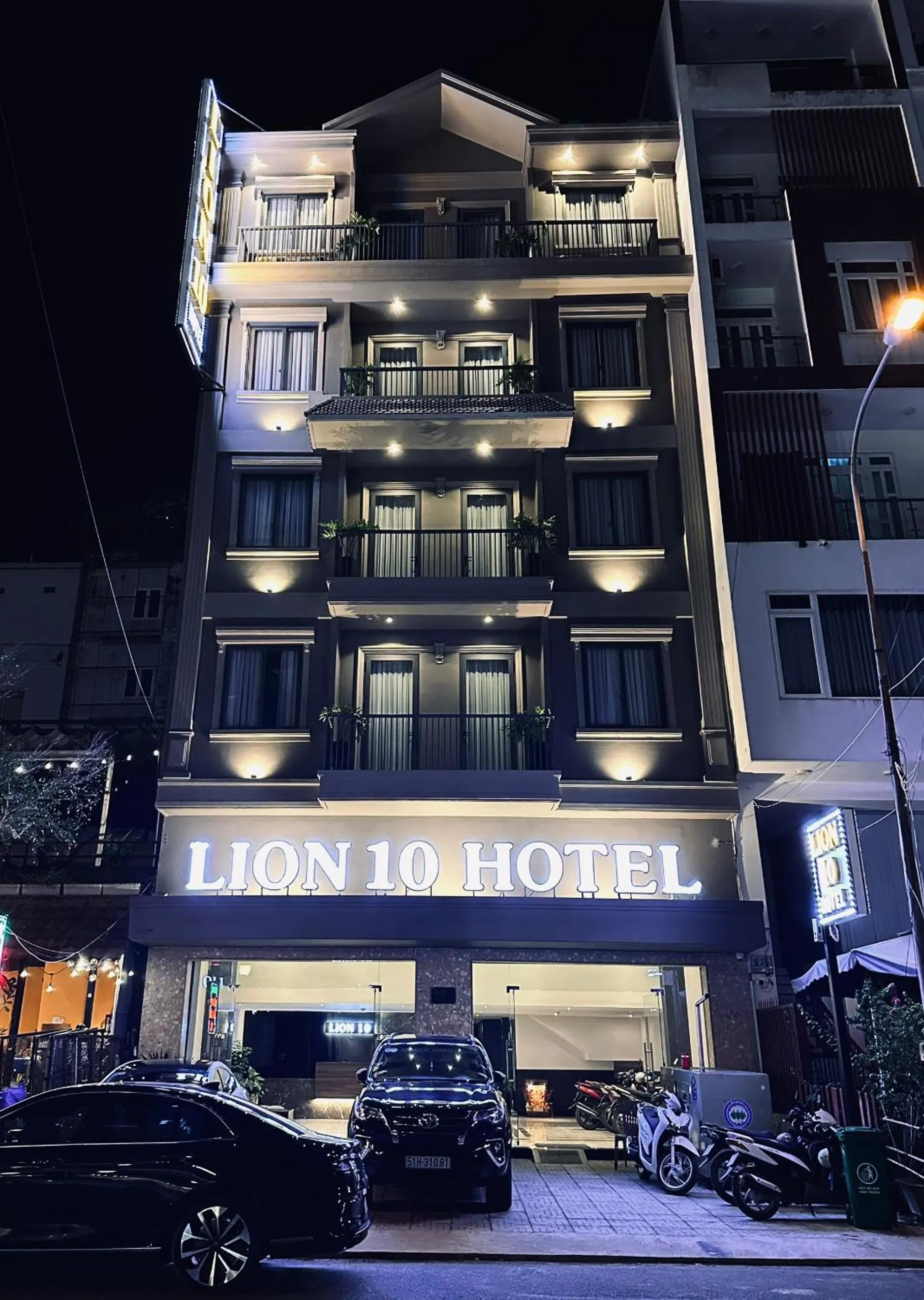 LION 10 HOTEL