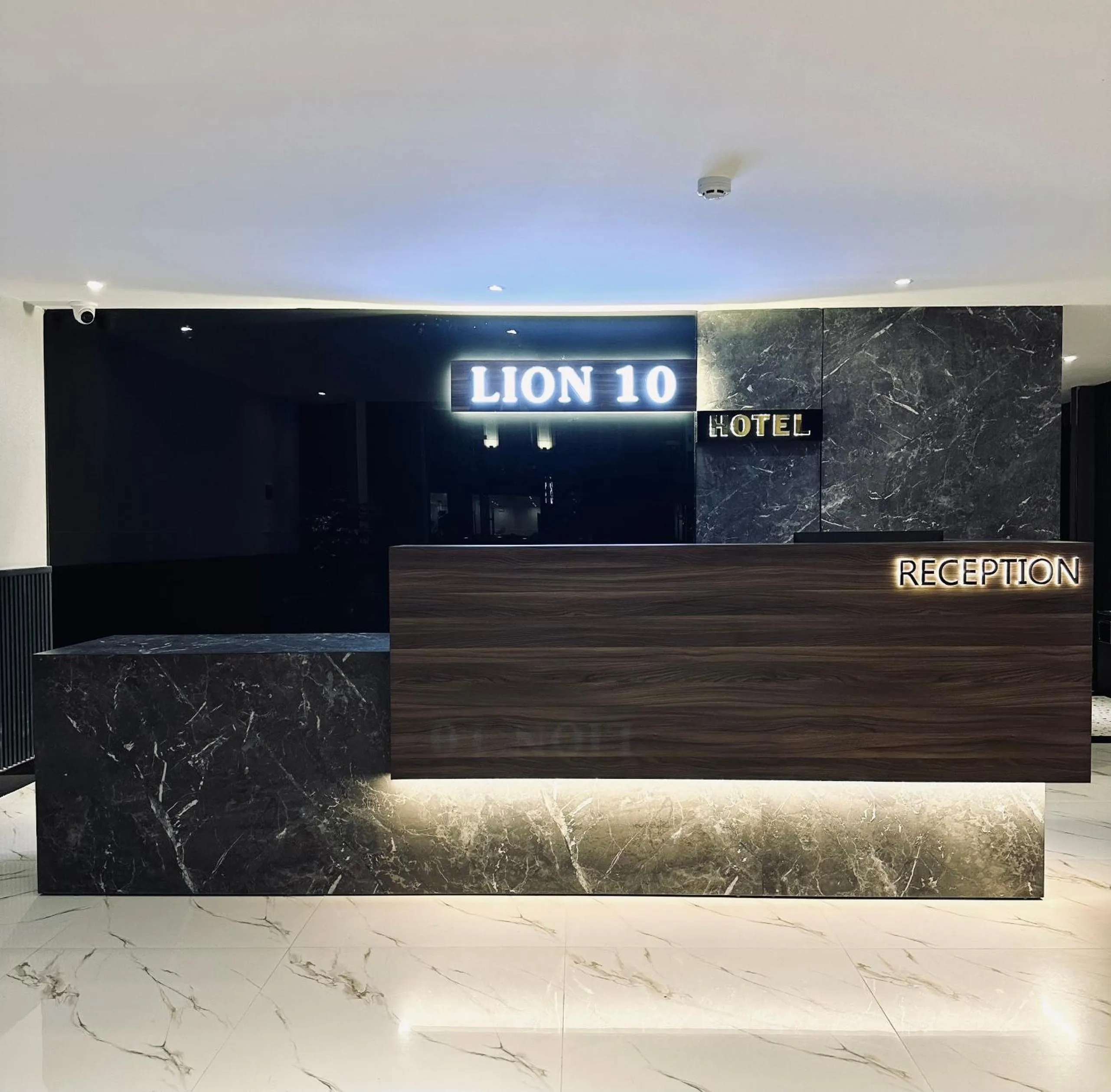 LION 10 HOTEL