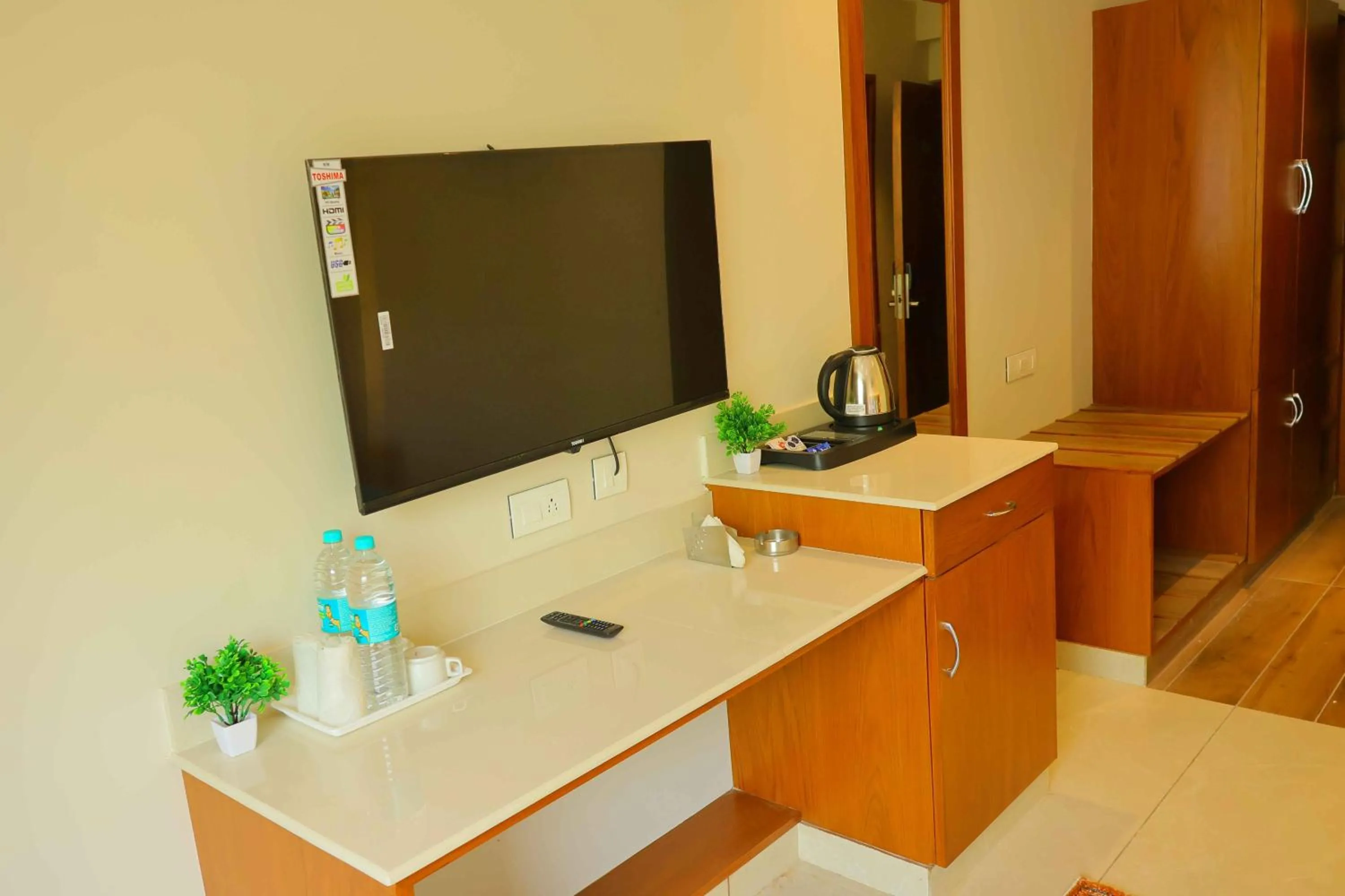 TV and multimedia in Sa-Ba Manali Inn, Mall Road