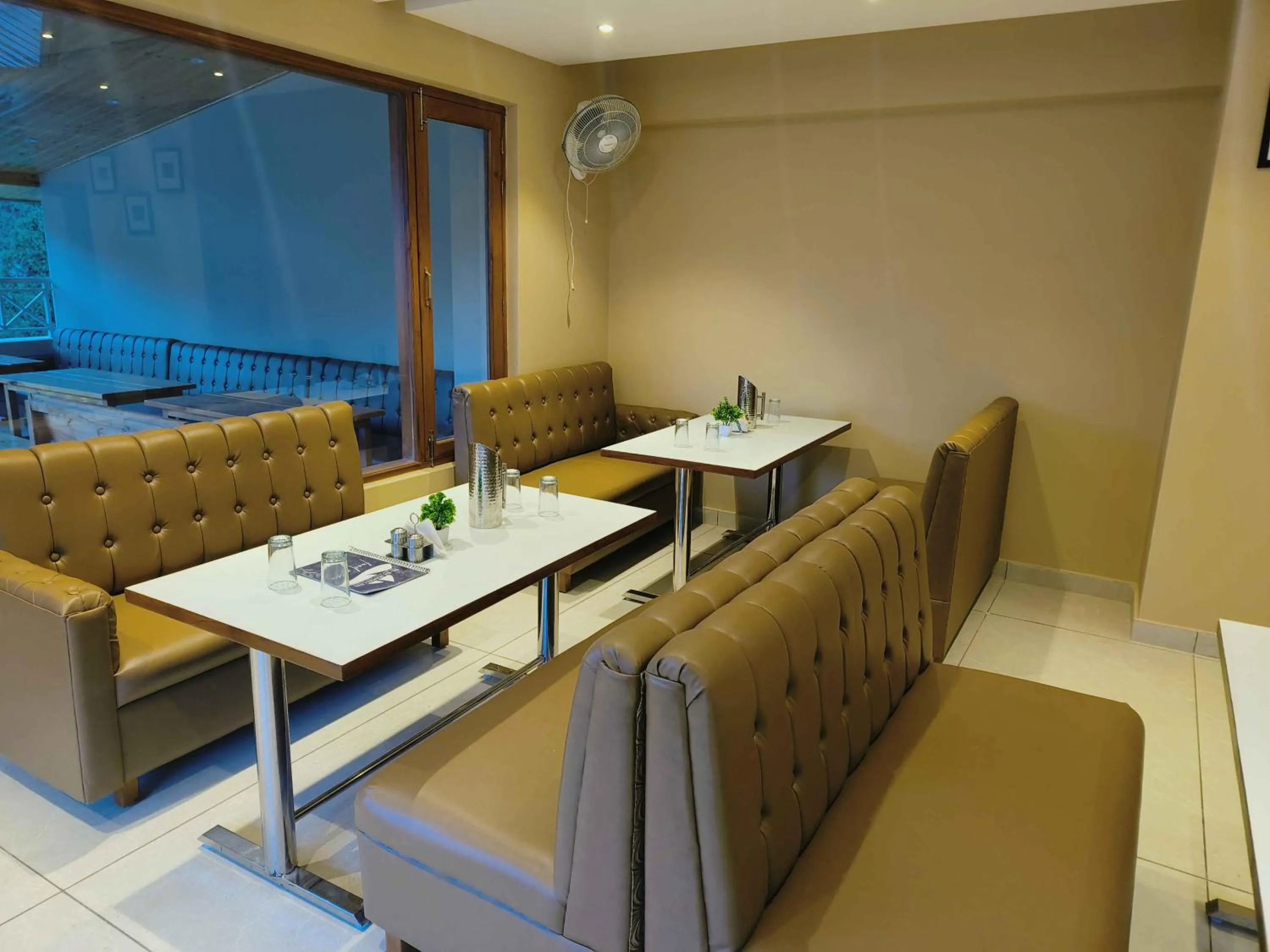 Restaurant/places to eat in Sa-Ba Manali Inn, Mall Road