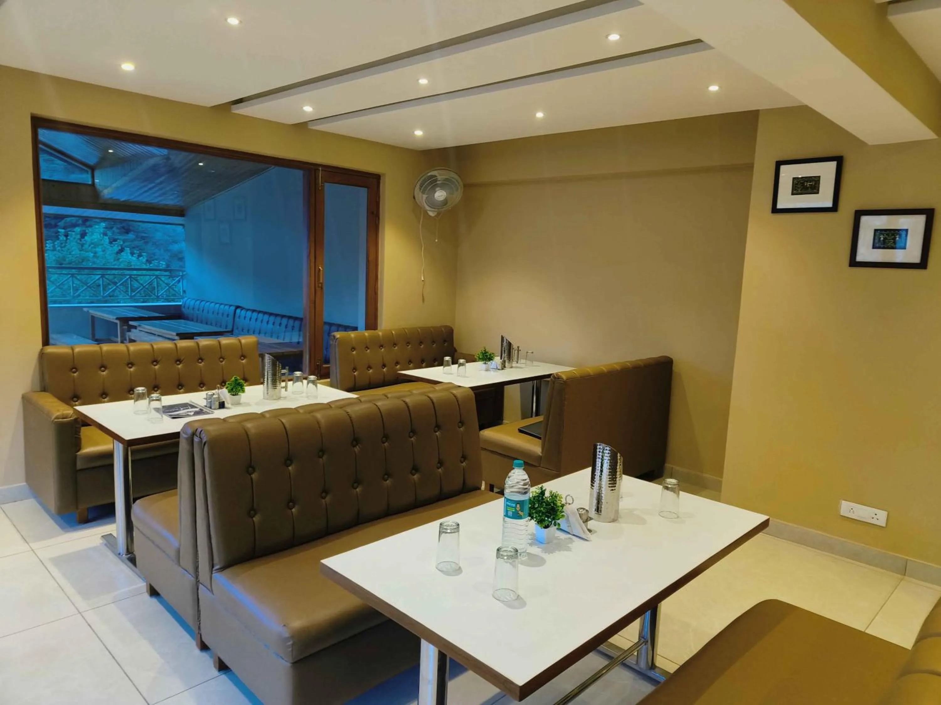 Restaurant/places to eat in Sa-Ba Manali Inn, Mall Road