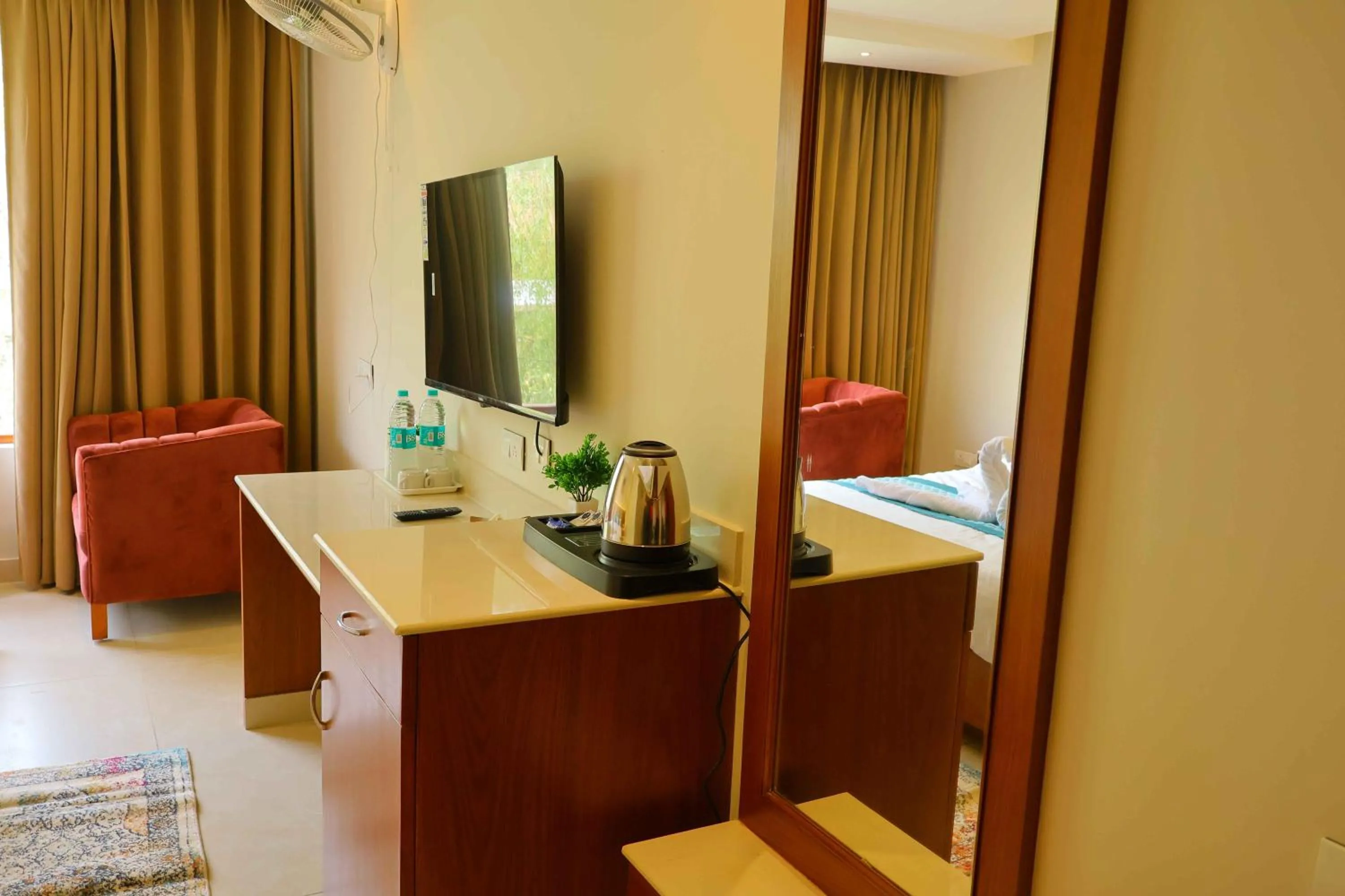 TV and multimedia in Sa-Ba Manali Inn, Mall Road