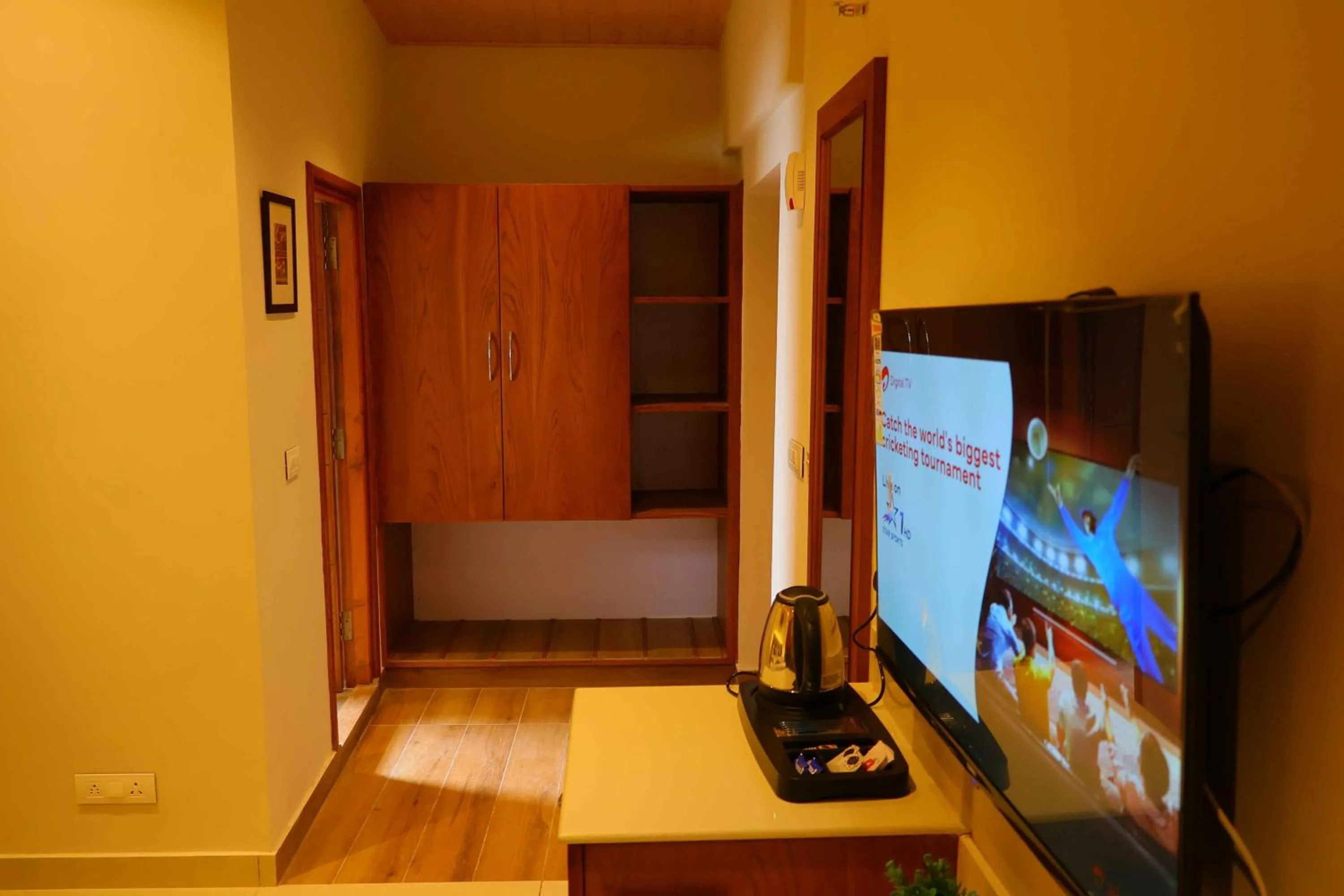 TV and multimedia in Sa-Ba Manali Inn, Mall Road