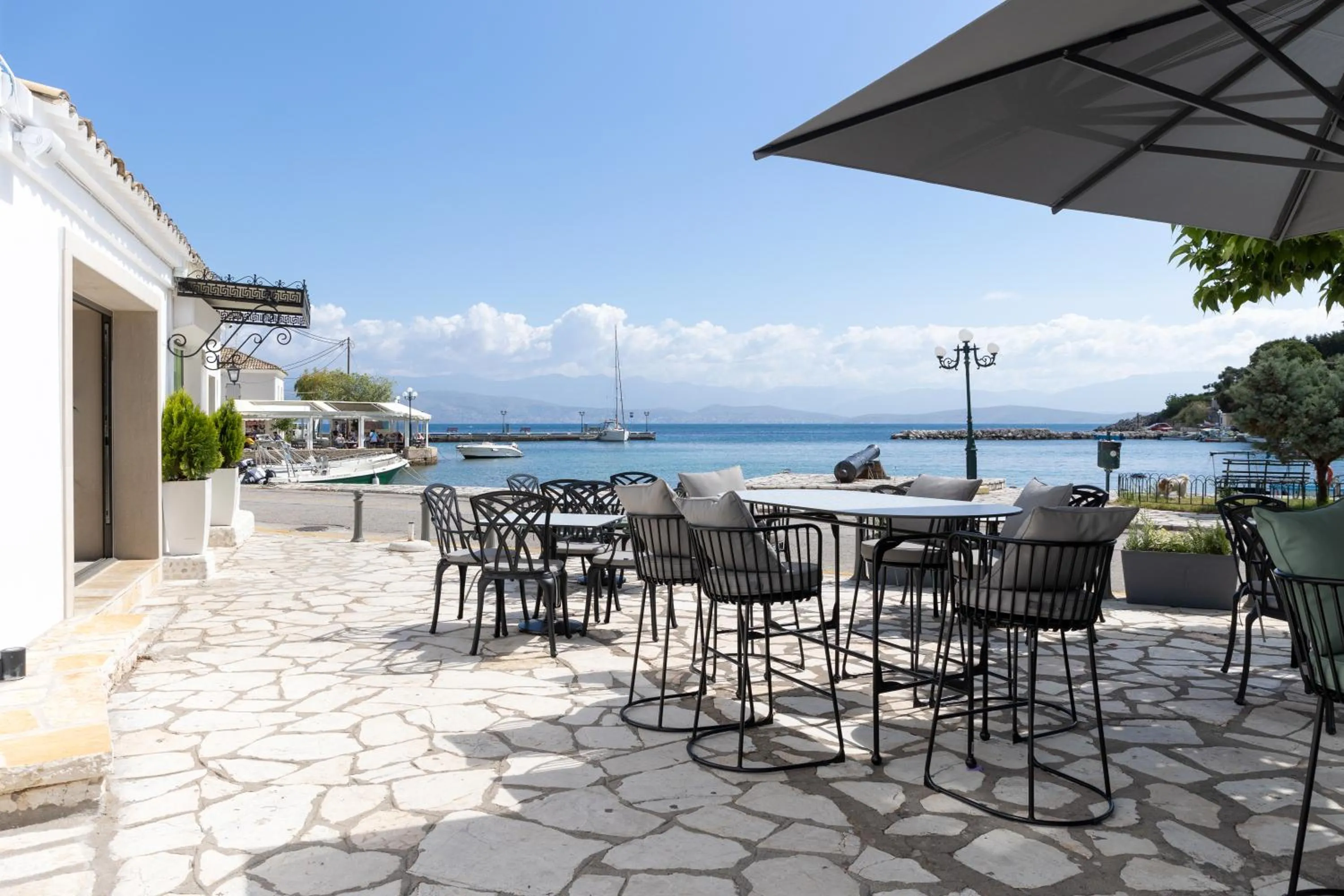 Restaurant/places to eat in Melina Bay Boutique Hotel
