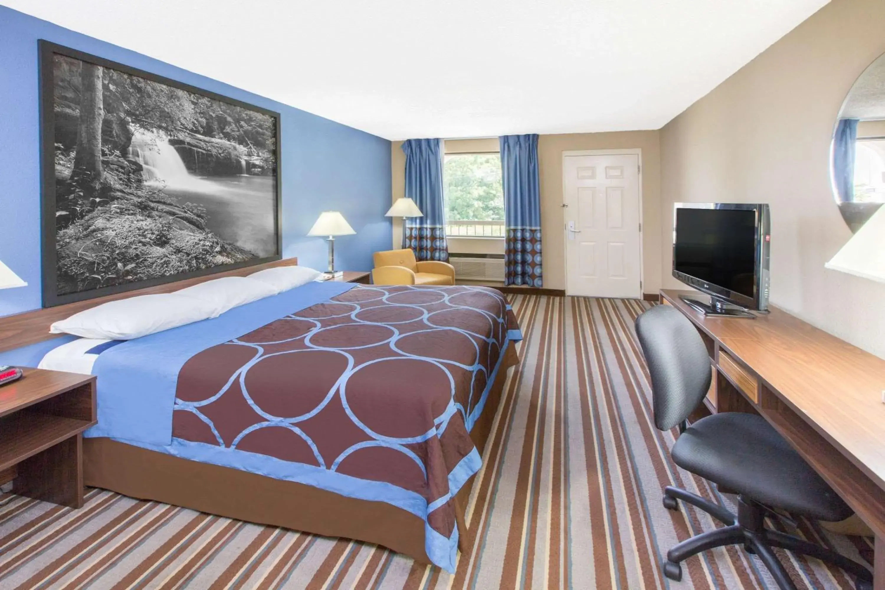 Photo of the whole room, Bed in Super 8 by Wyndham Dothan Photo of the whole room, Bed in Super 8 by Wyndham Dothan