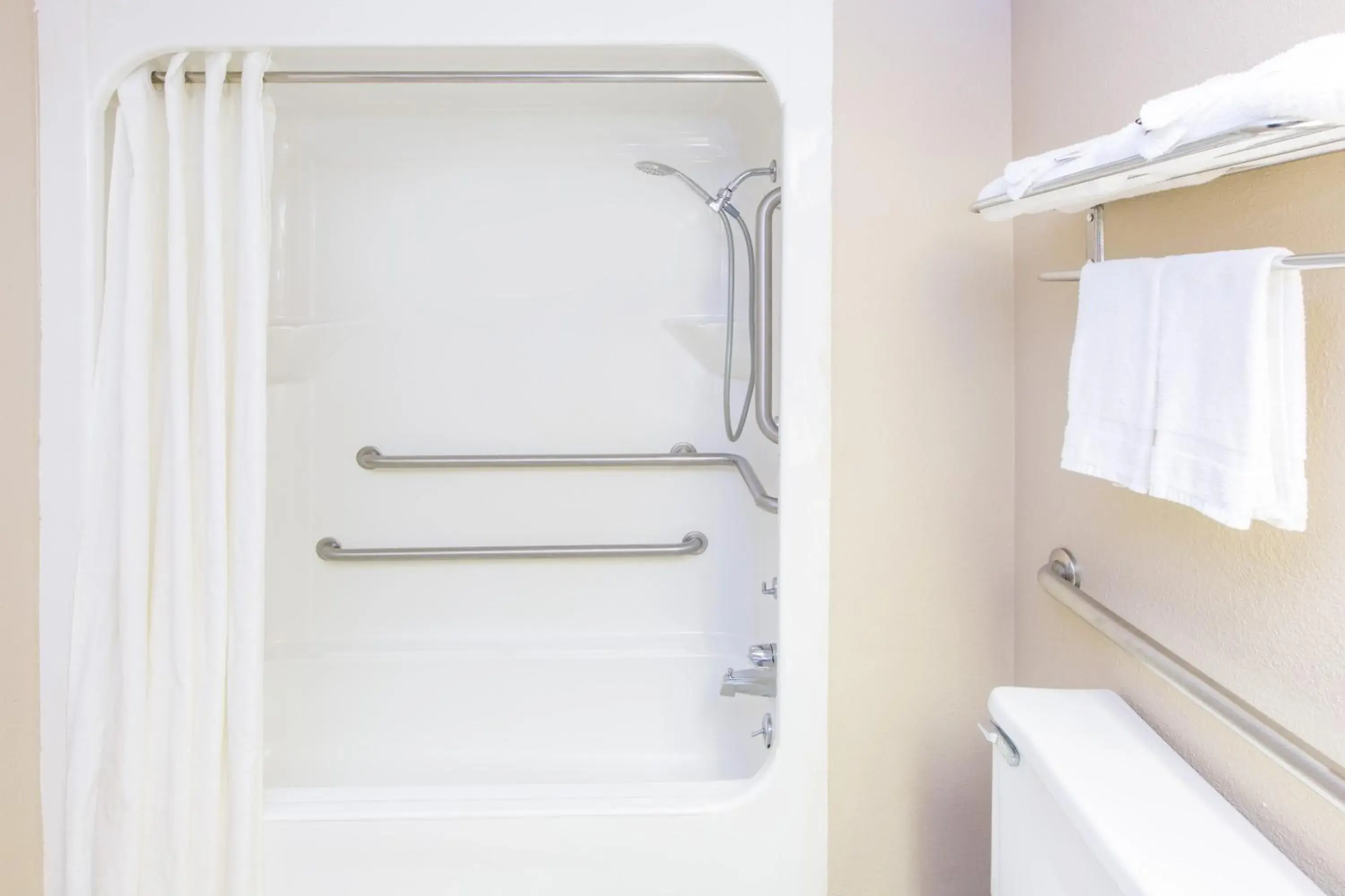 King Room - Mobility Access/Non-Smoking in Super 8 by Wyndham Dothan King Room - Mobility Access/Non-Smoking in Super 8 by Wyndham Dothan