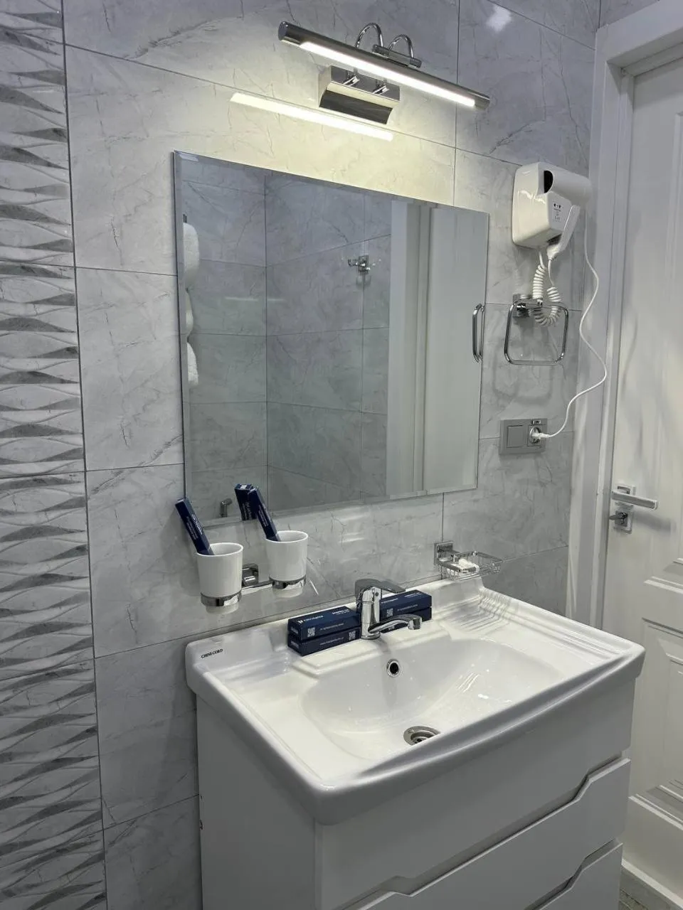 Shower in Panorama Hotel & More